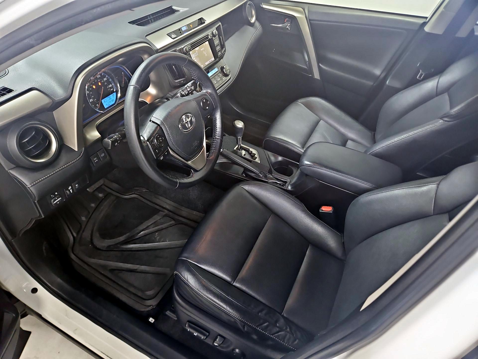 Thumbnail: 2015 Toyota RAV4 - 11