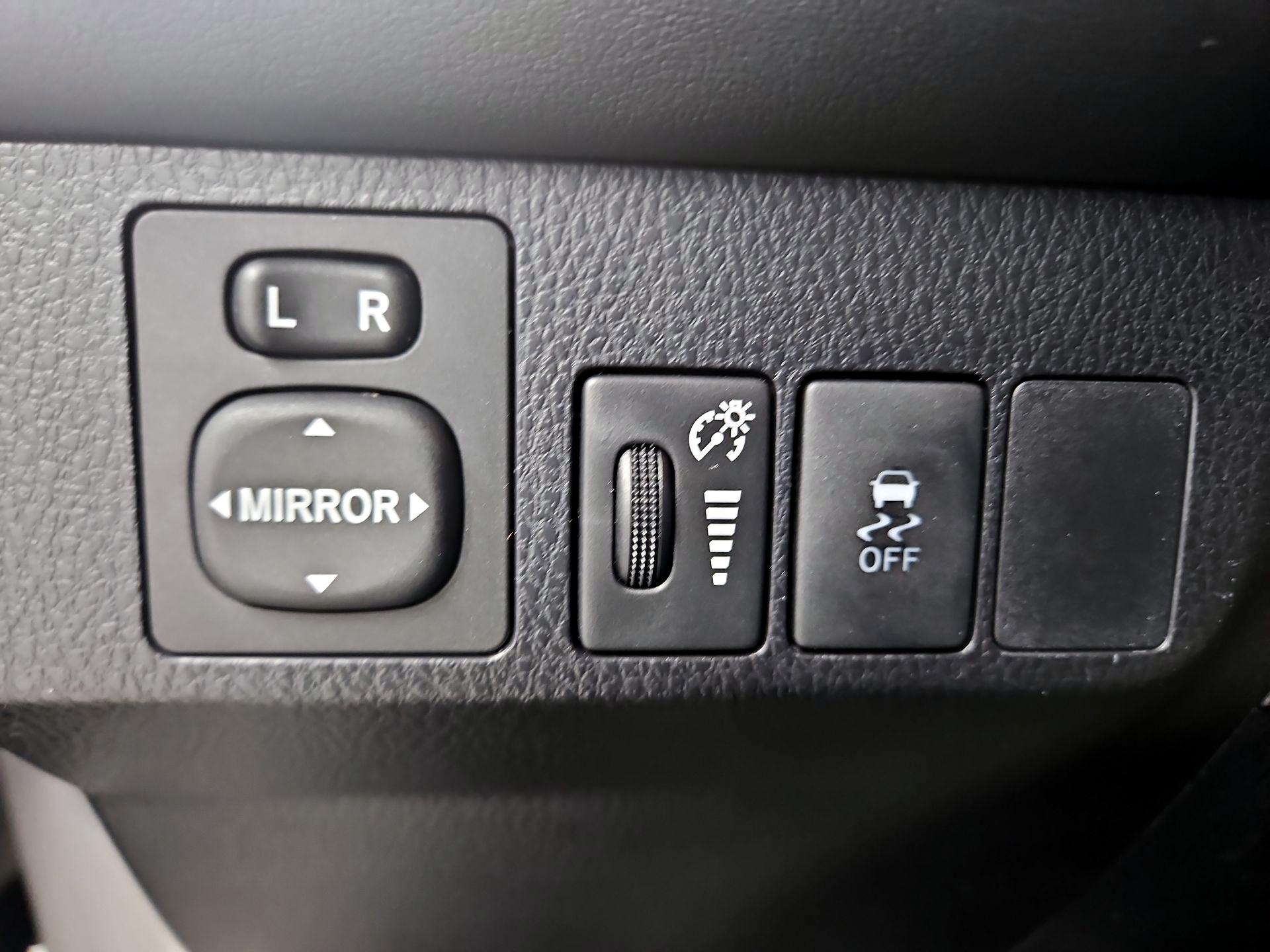 Thumbnail: 2015 Toyota RAV4 - 13