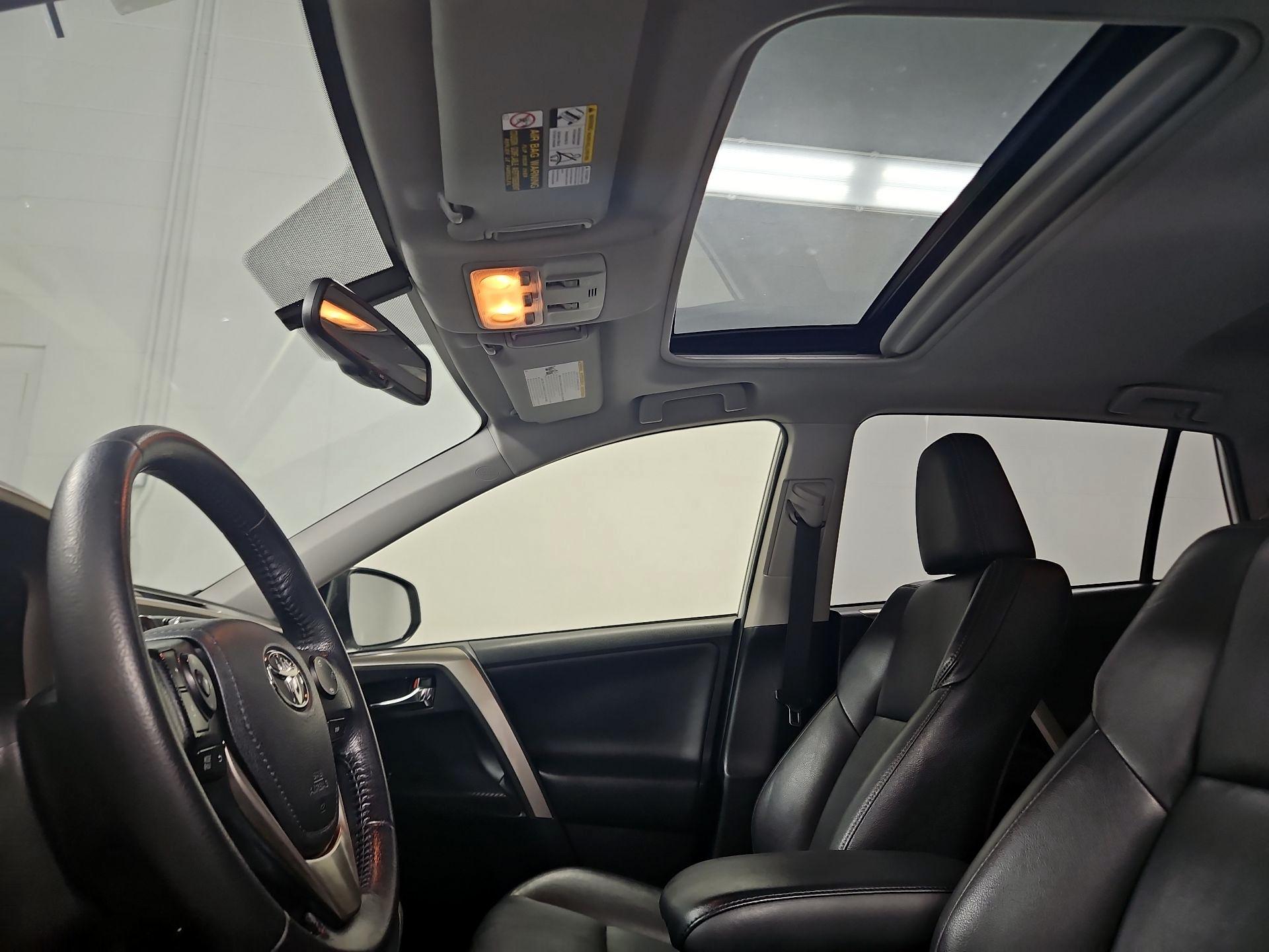 Thumbnail: 2015 Toyota RAV4 - 19