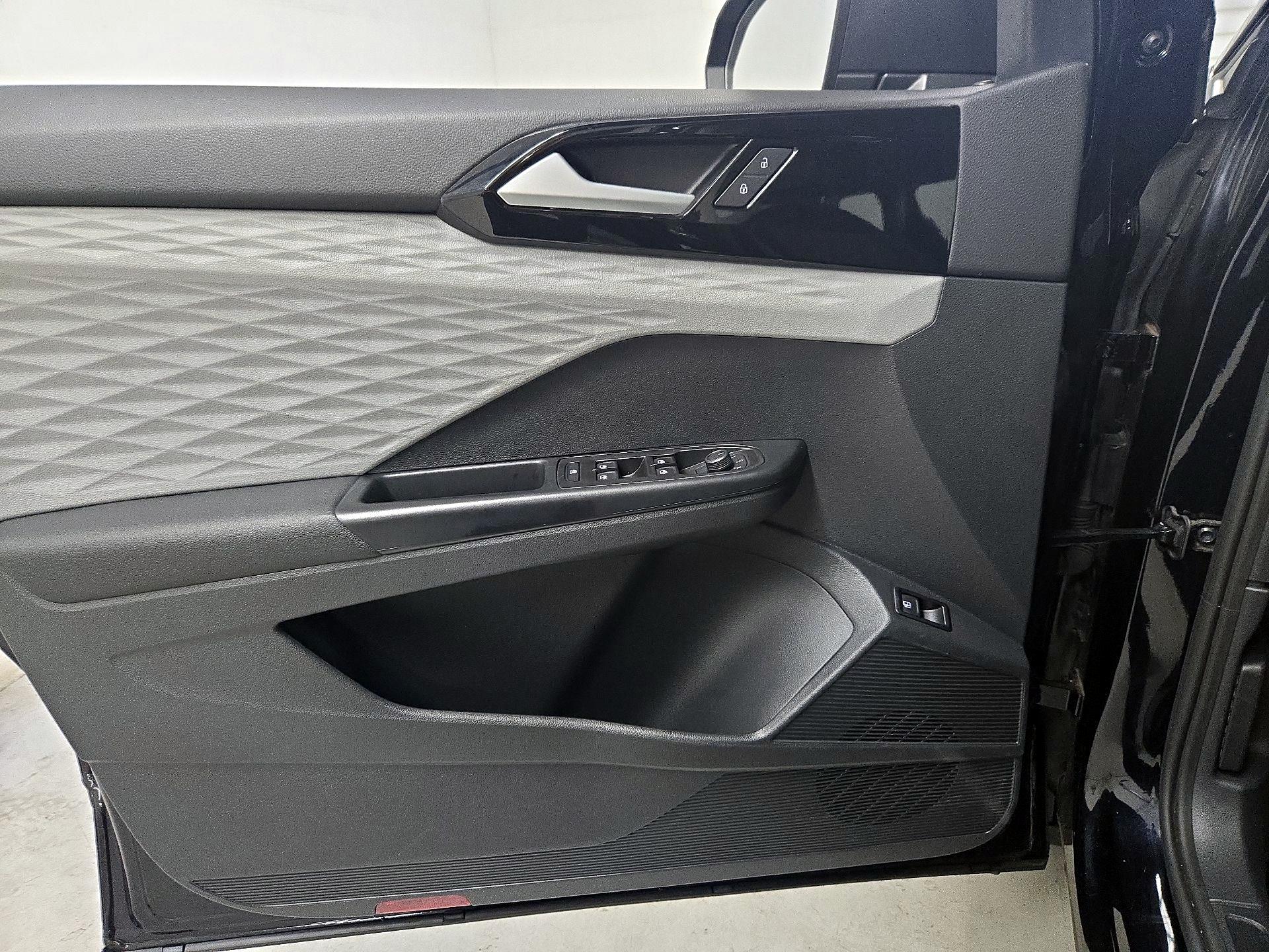 Thumbnail: 2023 Volkswagen Taos - 12