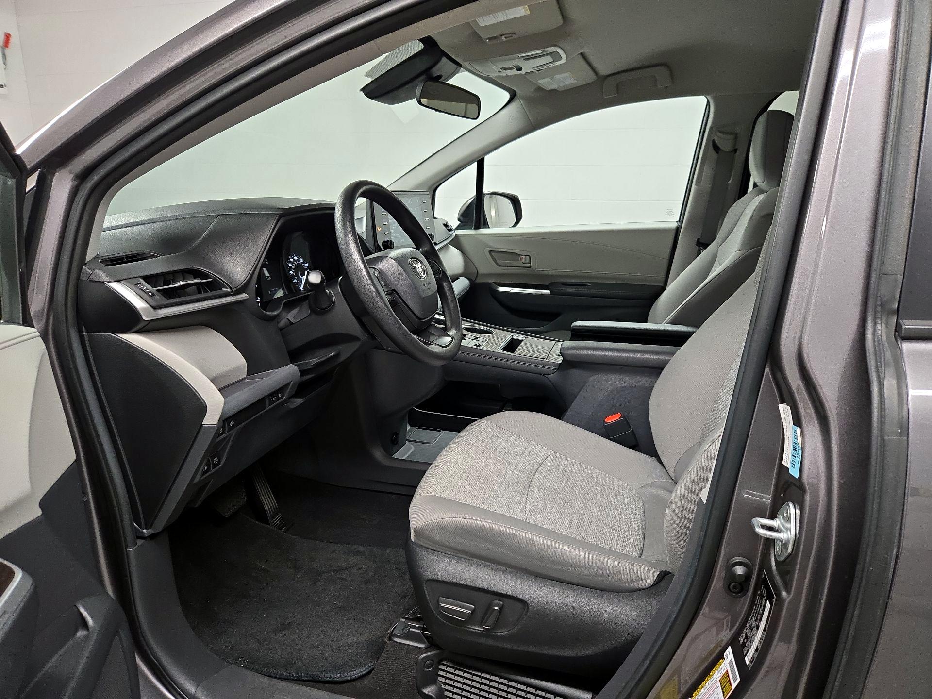 Thumbnail: 2023 Toyota Sienna - 11