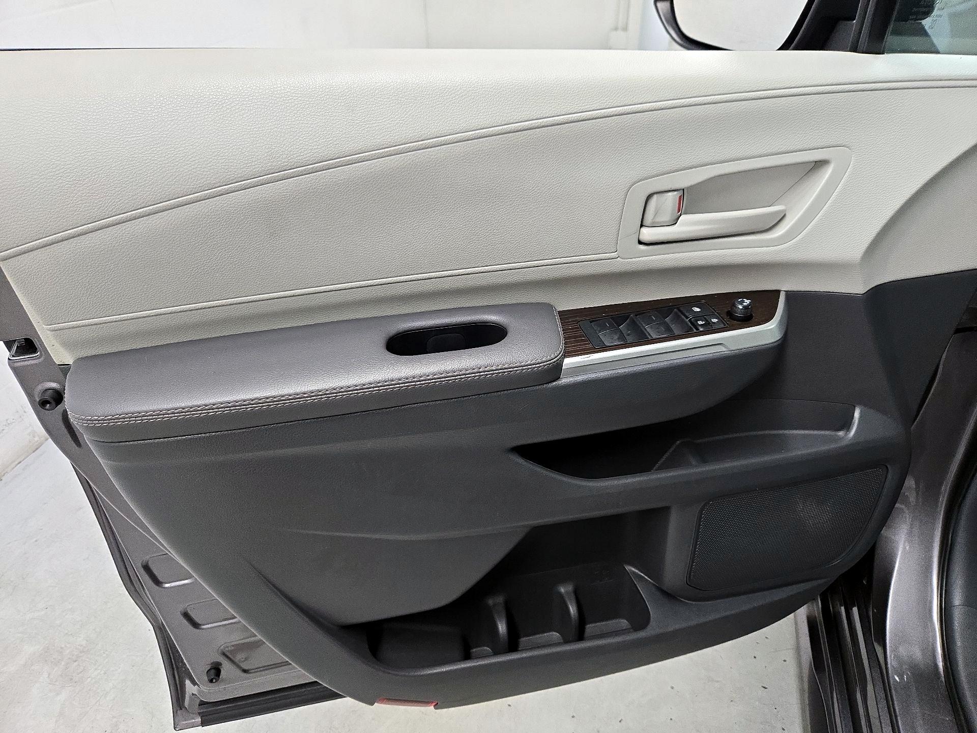 Thumbnail: 2023 Toyota Sienna - 12