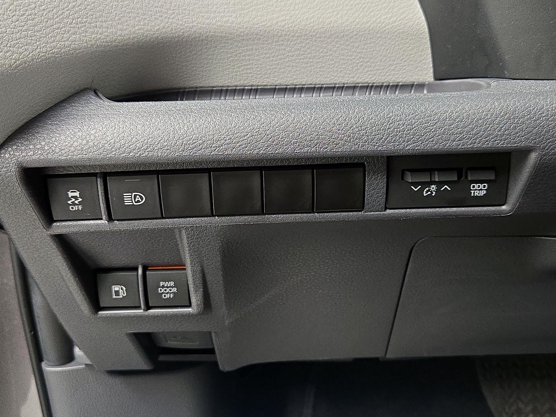 Thumbnail: 2023 Toyota Sienna - 13