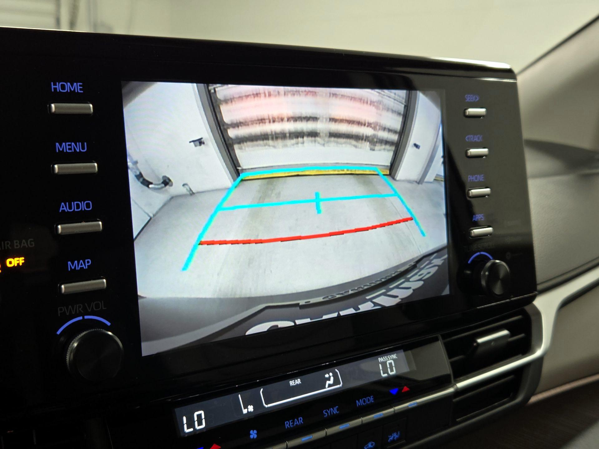 Thumbnail: 2023 Toyota Sienna - 14