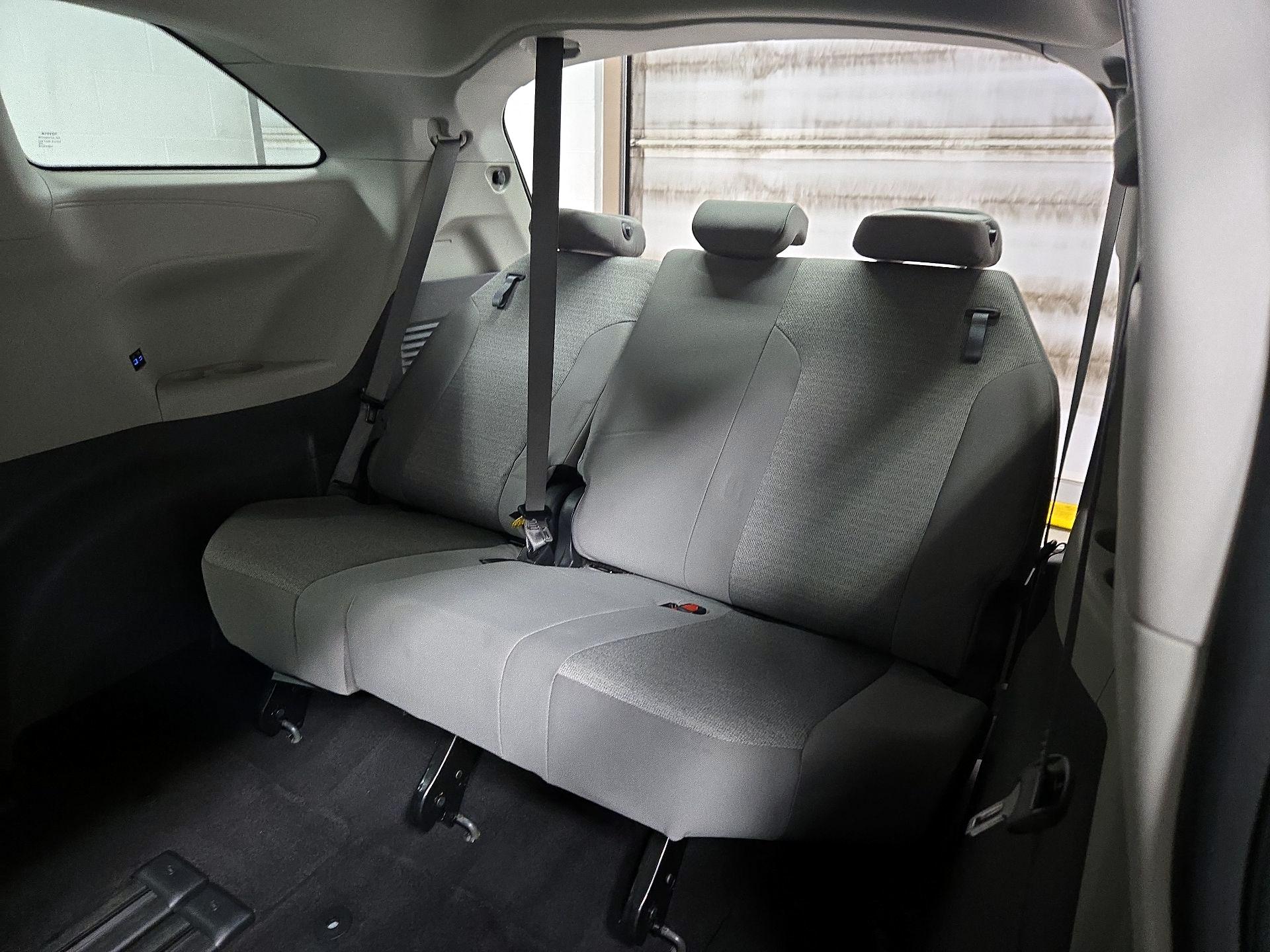 Thumbnail: 2023 Toyota Sienna - 20