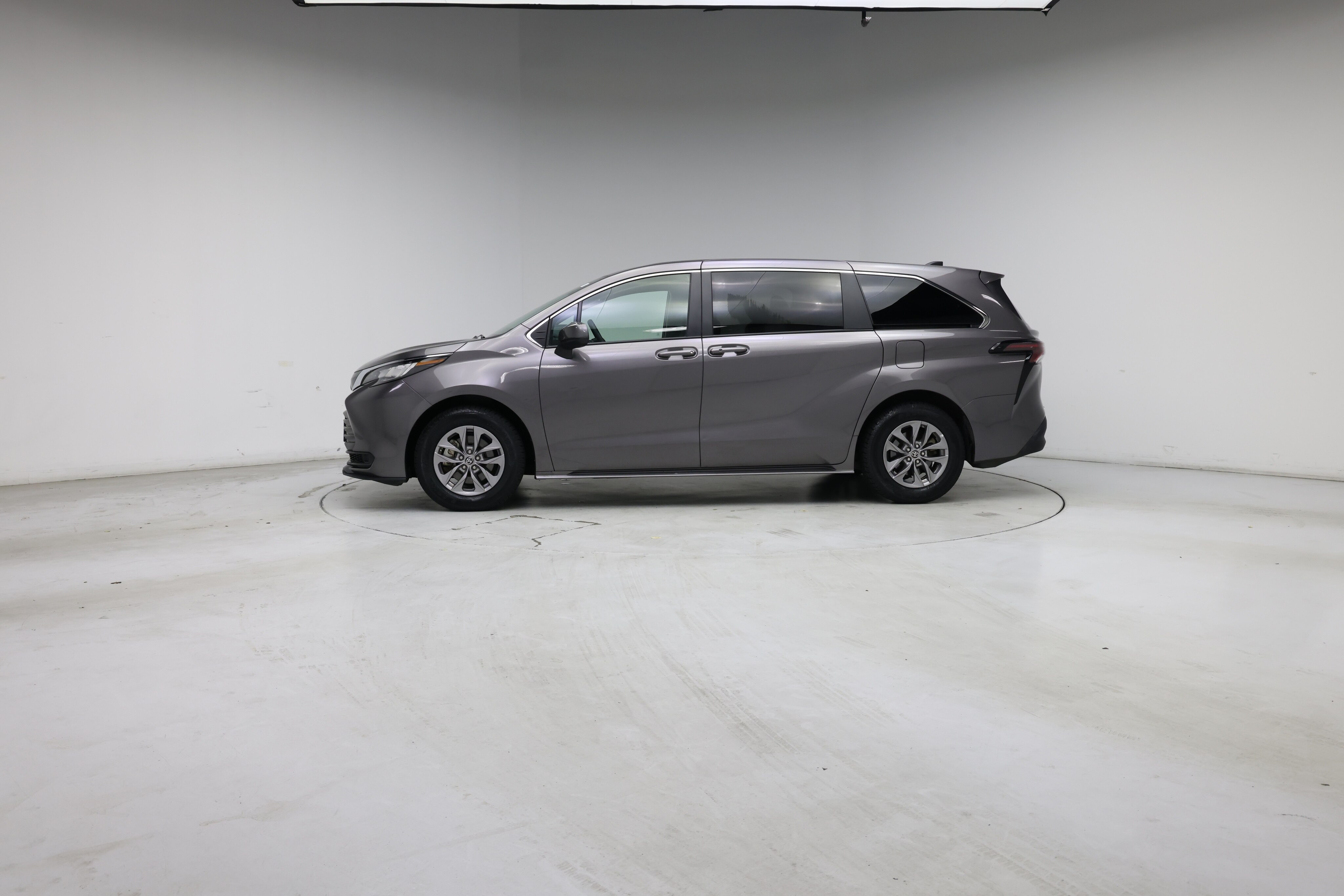 Thumbnail: 2023 Toyota Sienna - 3