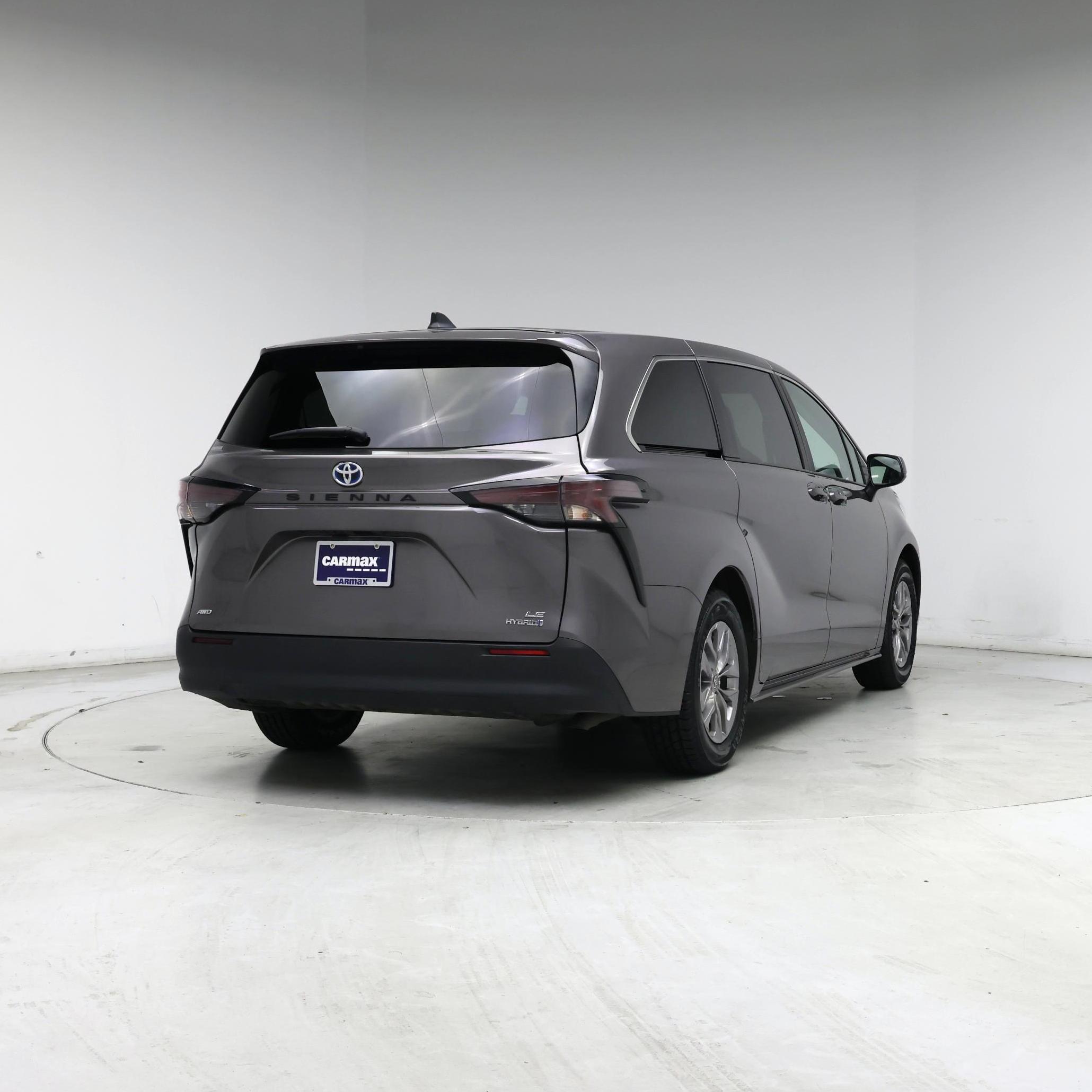 Thumbnail: 2023 Toyota Sienna - 8