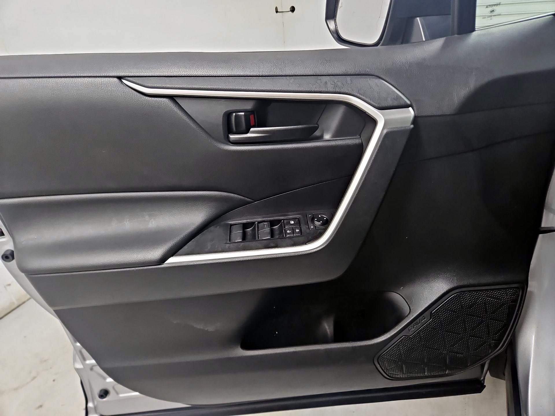 Thumbnail: 2023 Toyota RAV4 - 12