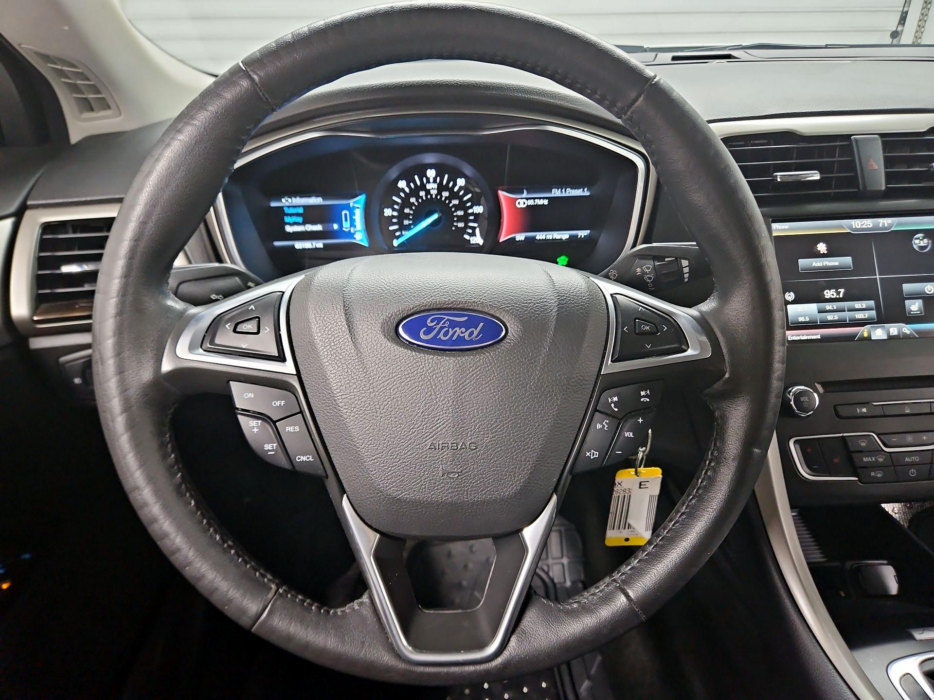 Thumbnail: 2016 Ford Fusion - 10