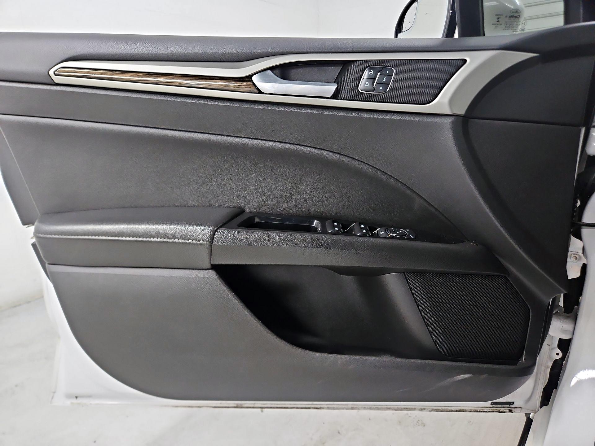 Thumbnail: 2016 Ford Fusion - 12