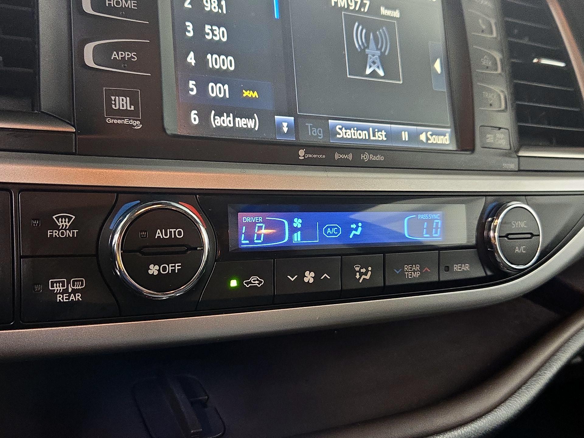 Thumbnail: 2017 Toyota Highlander - 17