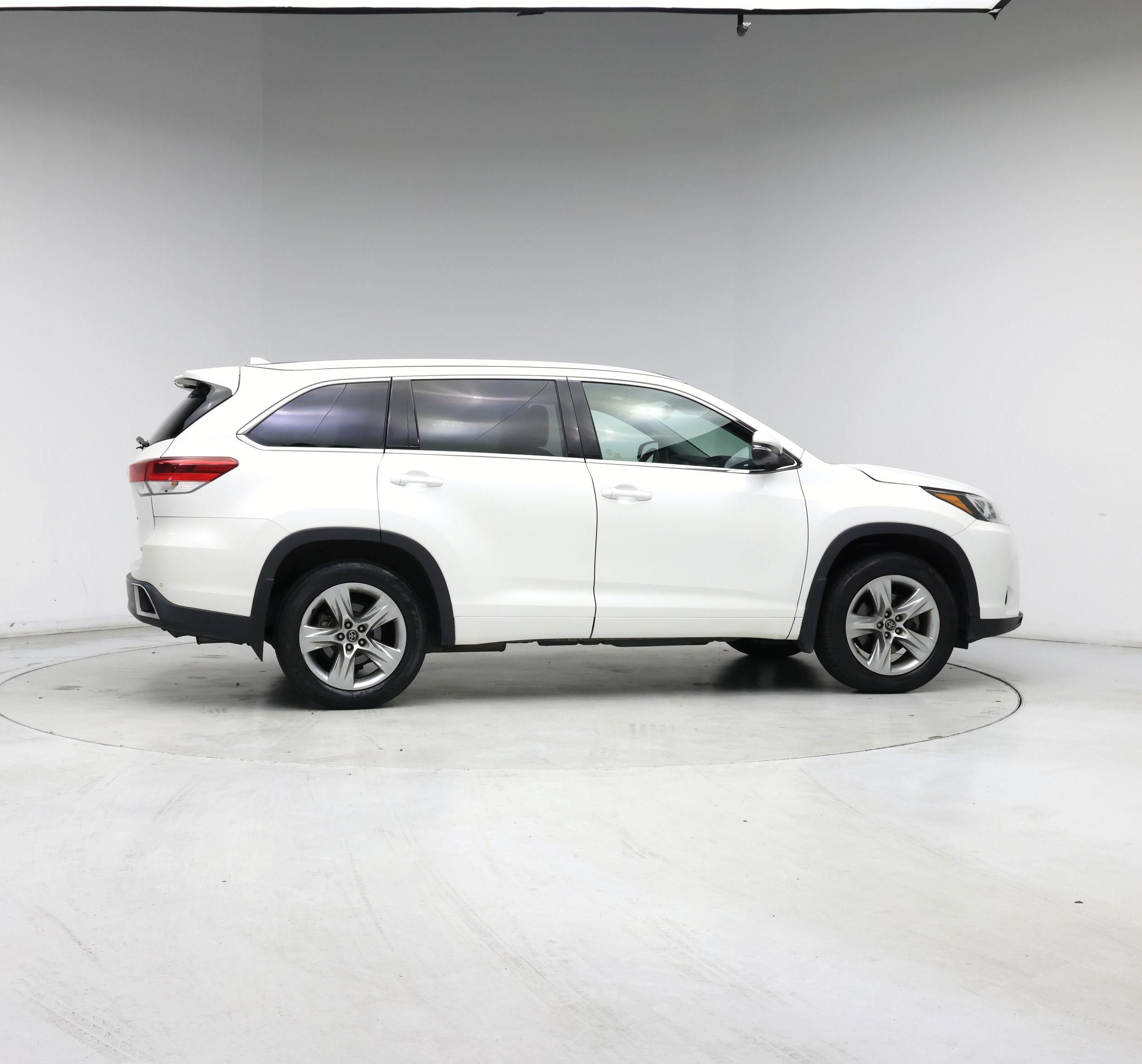 Thumbnail: 2017 Toyota Highlander - 7