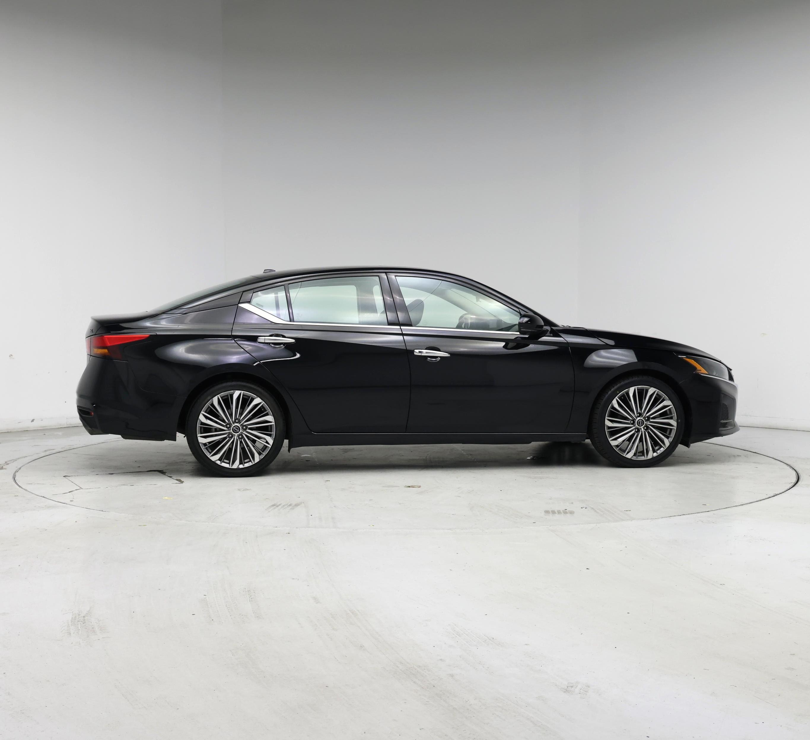 Thumbnail: 2023 Nissan Altima - 7