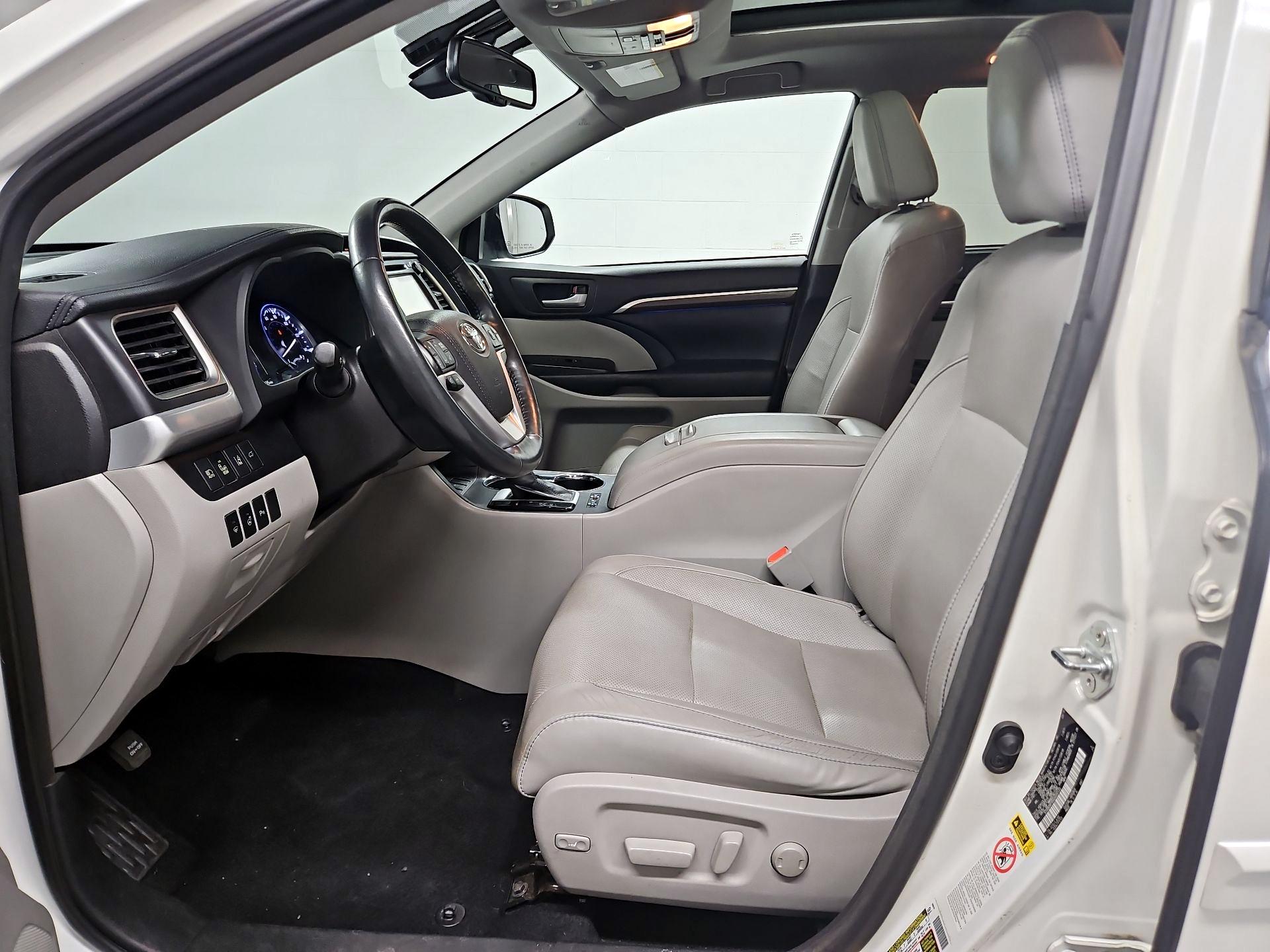 Thumbnail: 2016 Toyota Highlander - 11