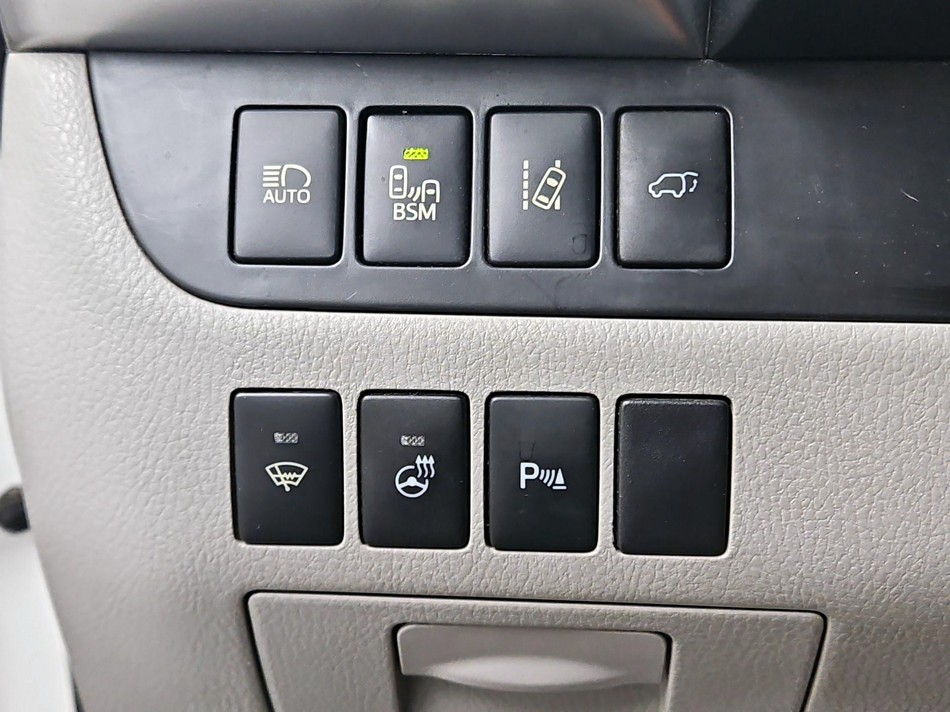 Thumbnail: 2016 Toyota Highlander - 13