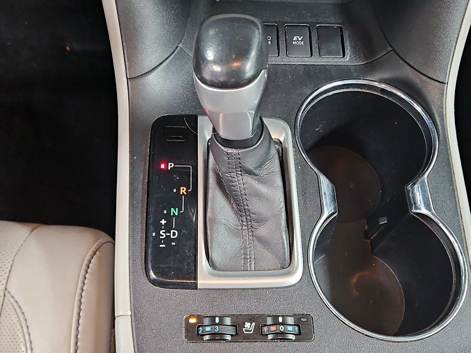 Thumbnail: 2016 Toyota Highlander - 18