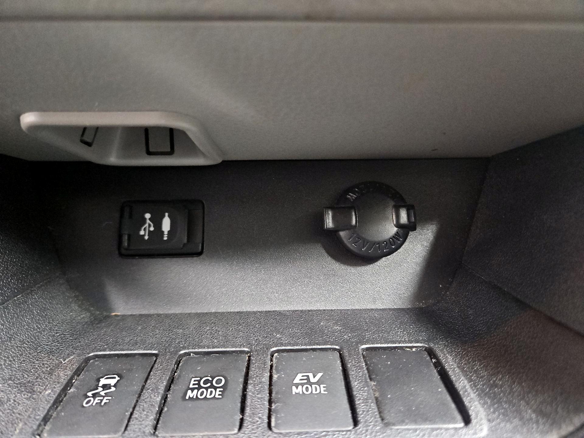Thumbnail: 2016 Toyota Highlander - 19
