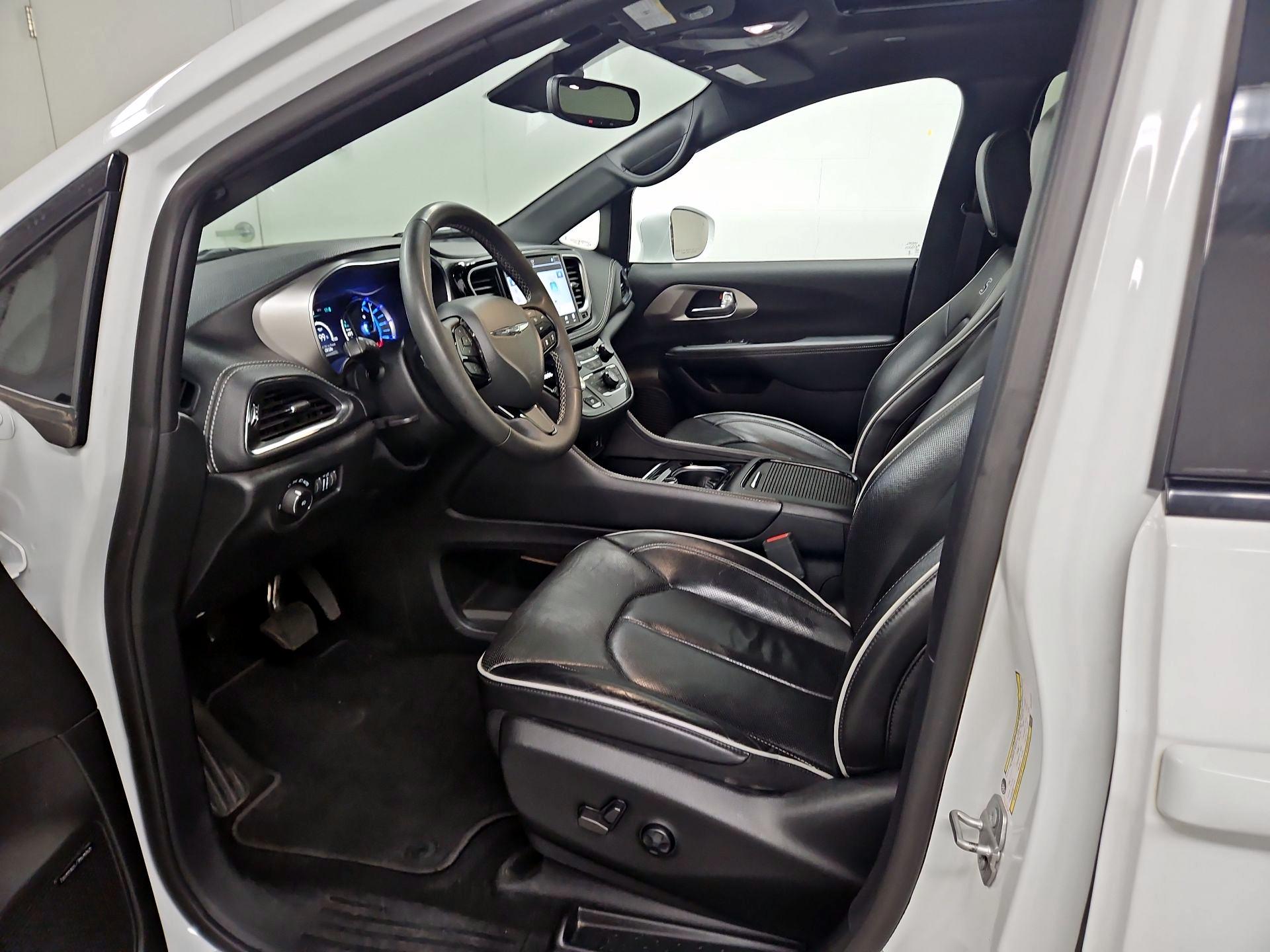 Thumbnail: 2022 Chrysler Pacifica - 11