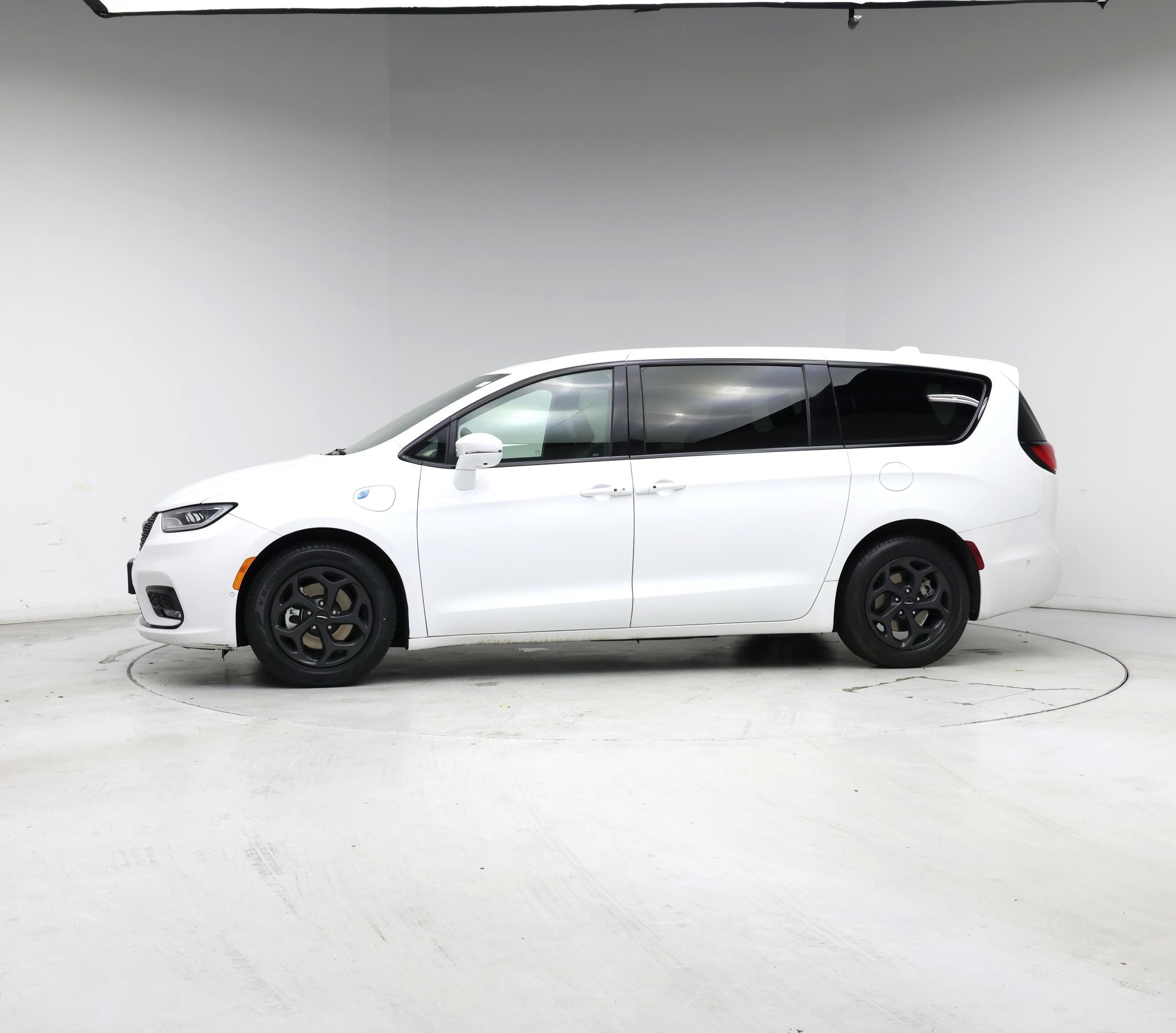 Thumbnail: 2022 Chrysler Pacifica - 3