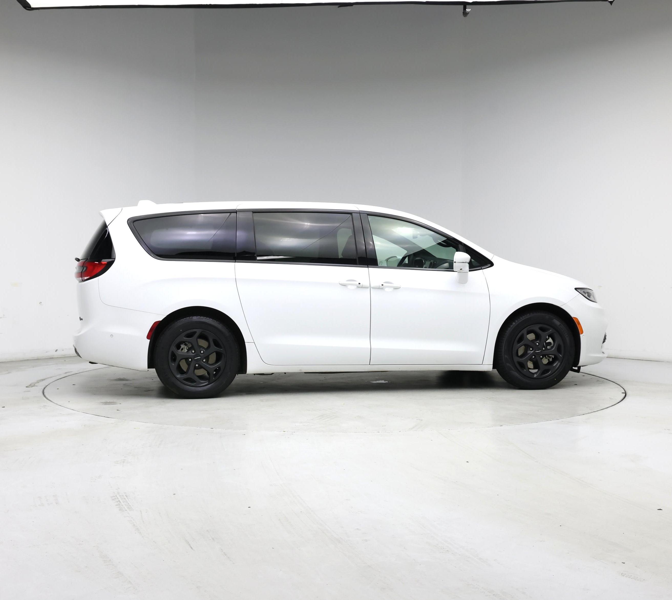 Thumbnail: 2022 Chrysler Pacifica - 7