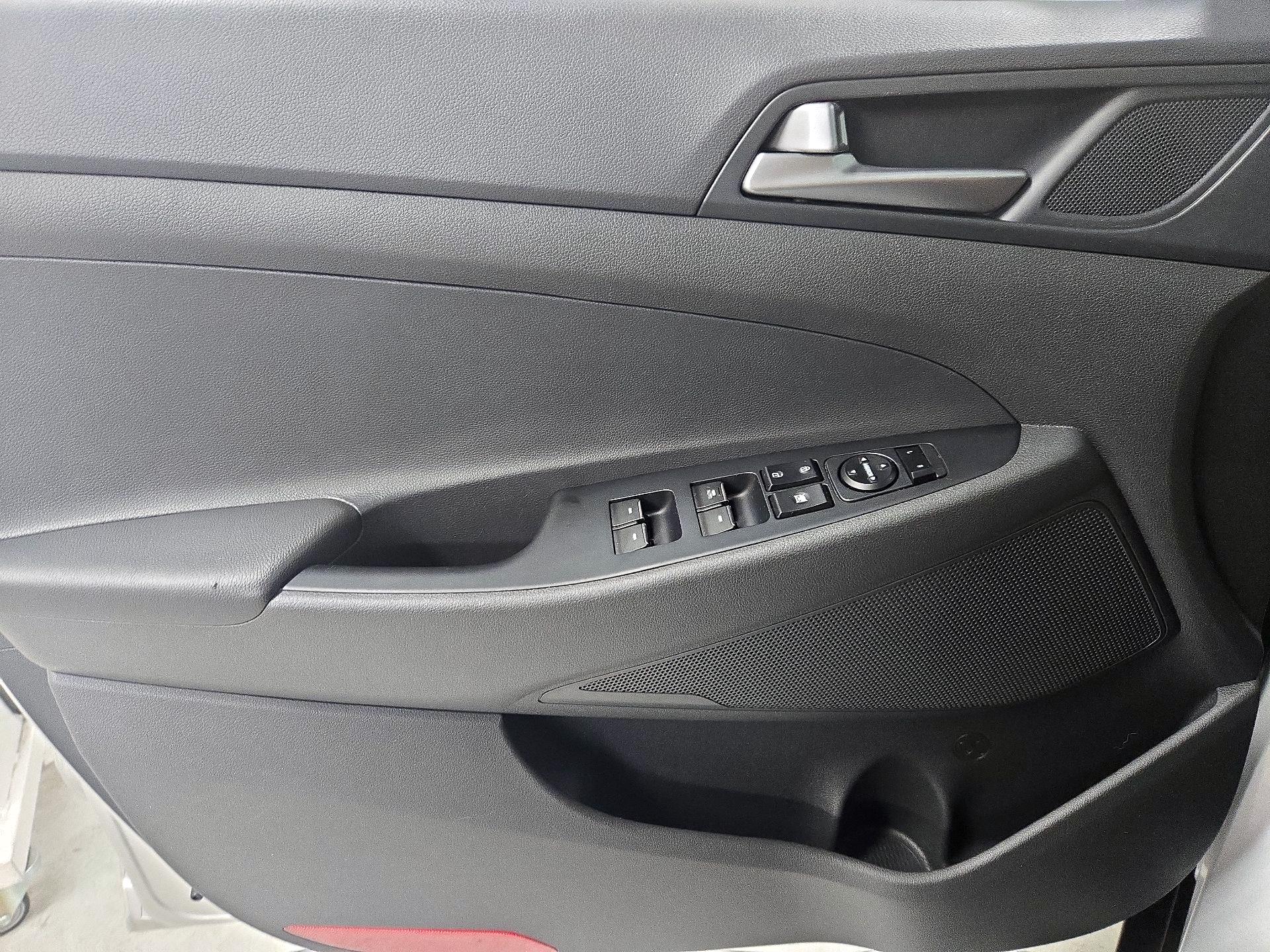 Thumbnail: 2016 Hyundai Tucson - 12