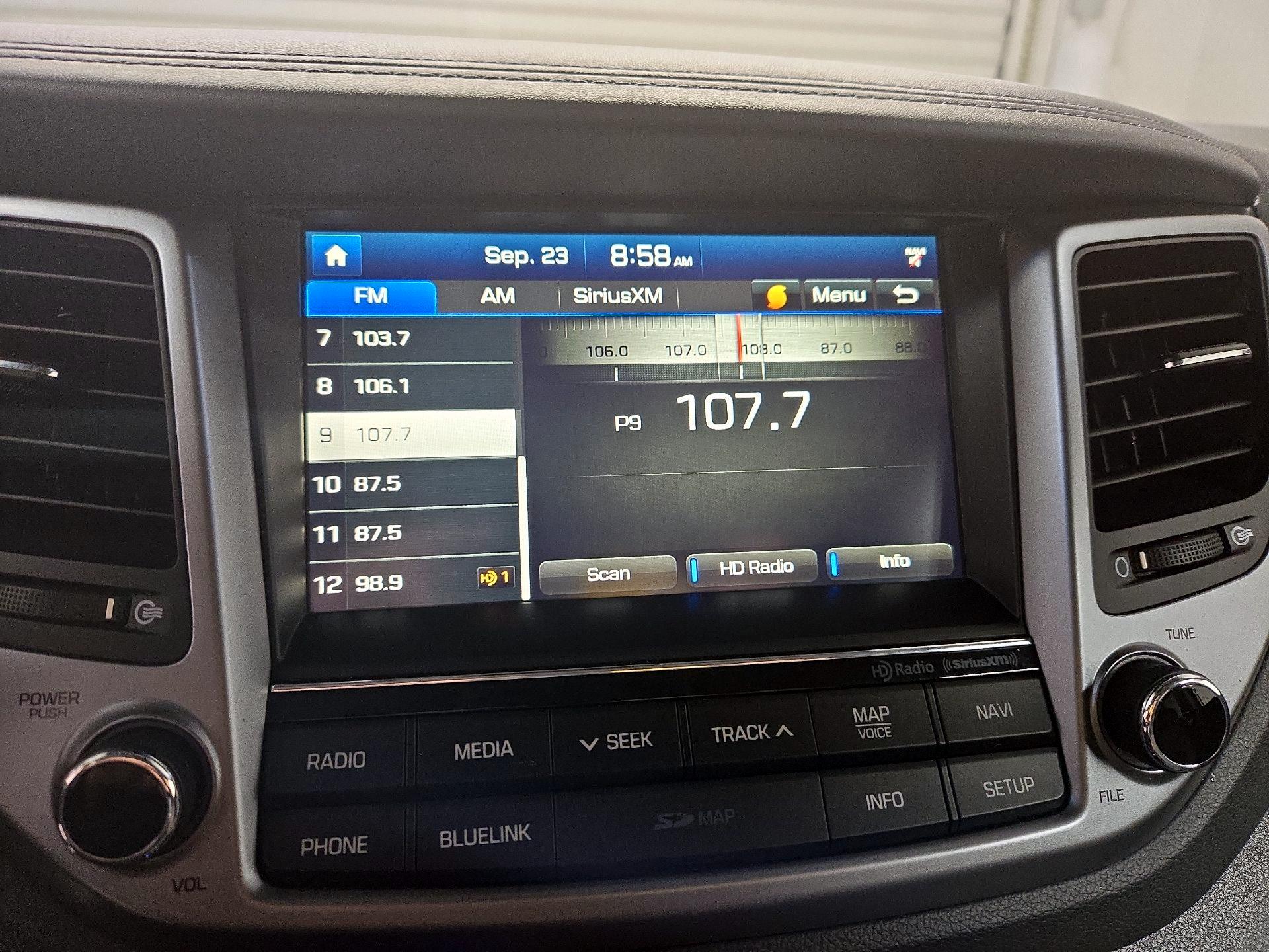 Thumbnail: 2016 Hyundai Tucson - 16