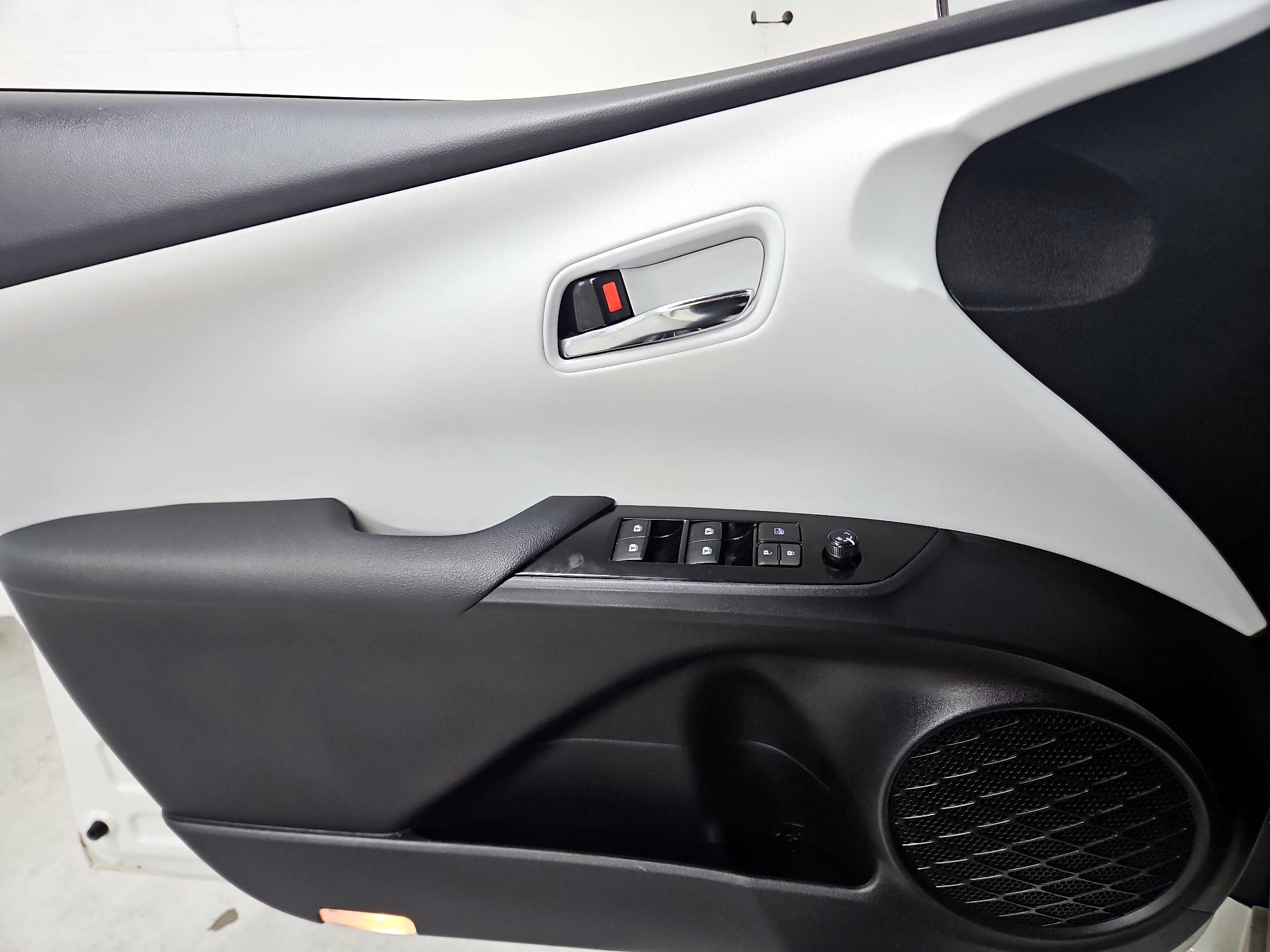 Thumbnail: 2017 Toyota Prius - 12