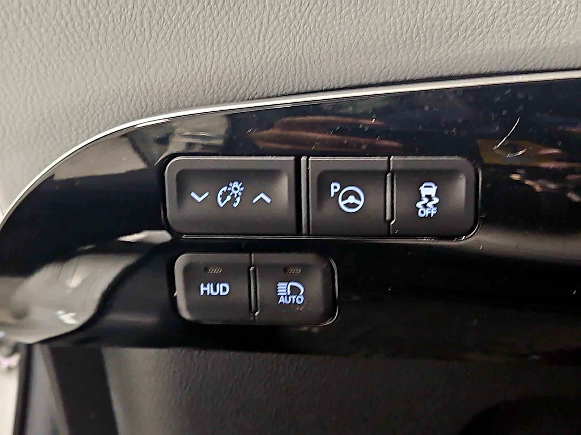 Thumbnail: 2017 Toyota Prius - 13