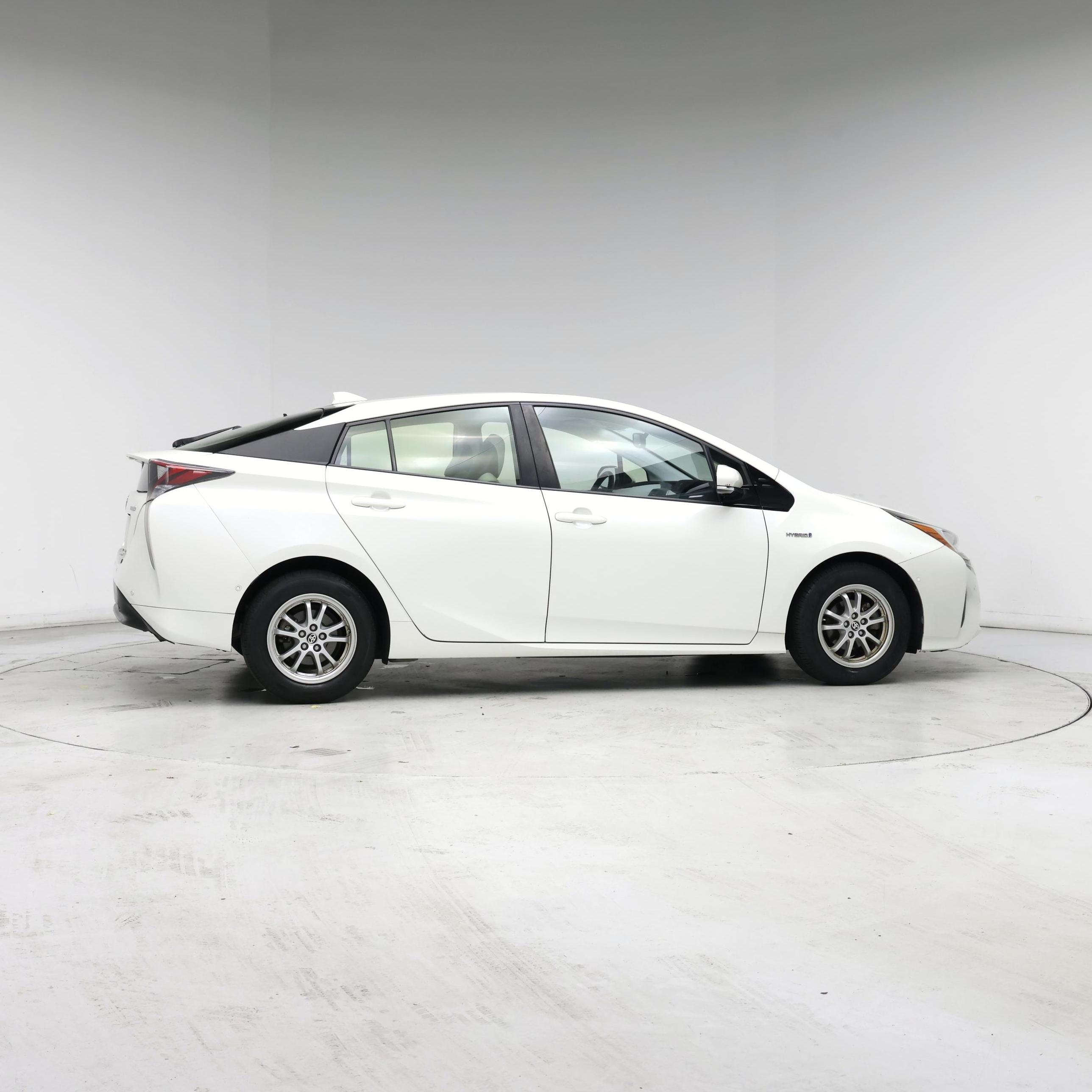 Thumbnail: 2017 Toyota Prius - 7