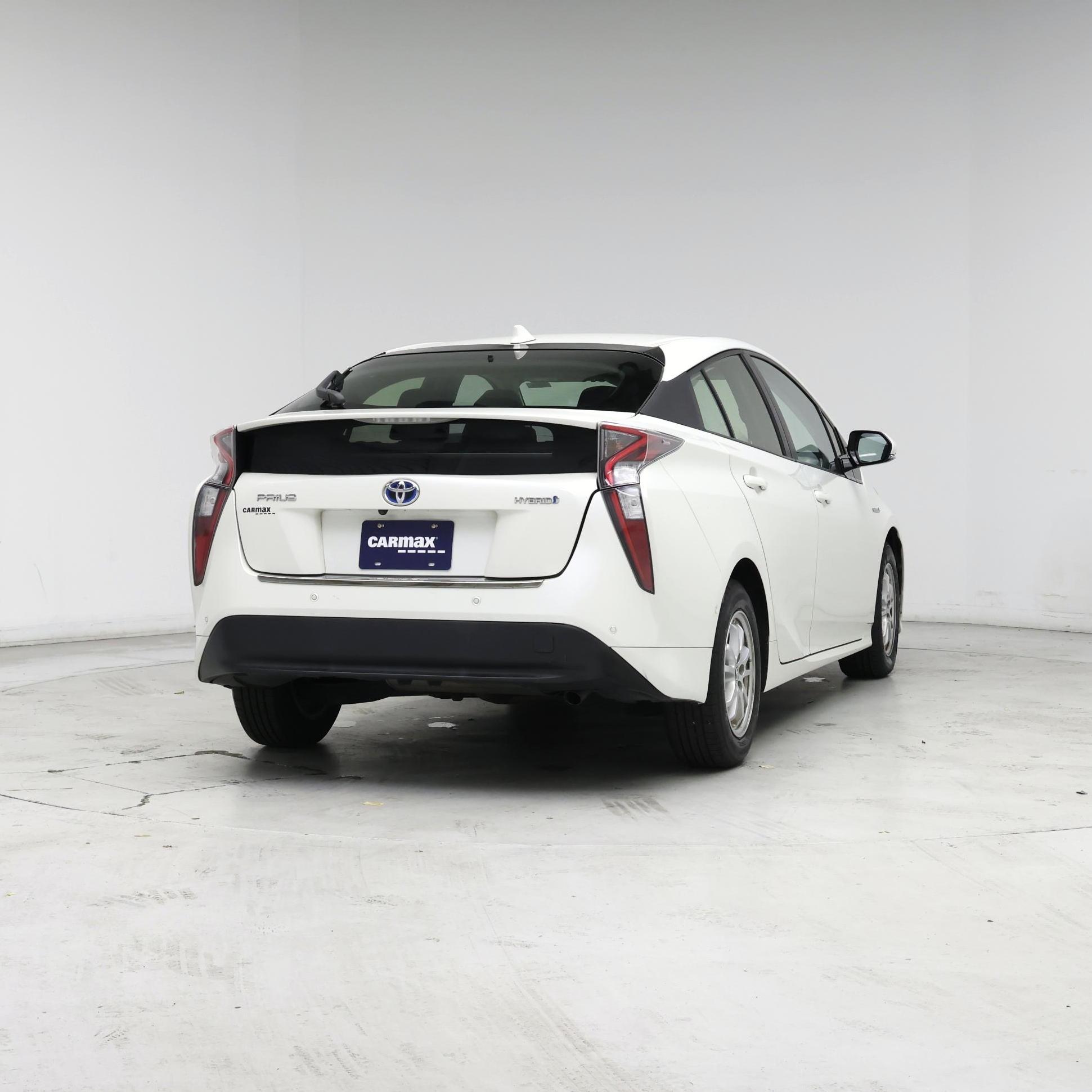 Thumbnail: 2017 Toyota Prius - 8