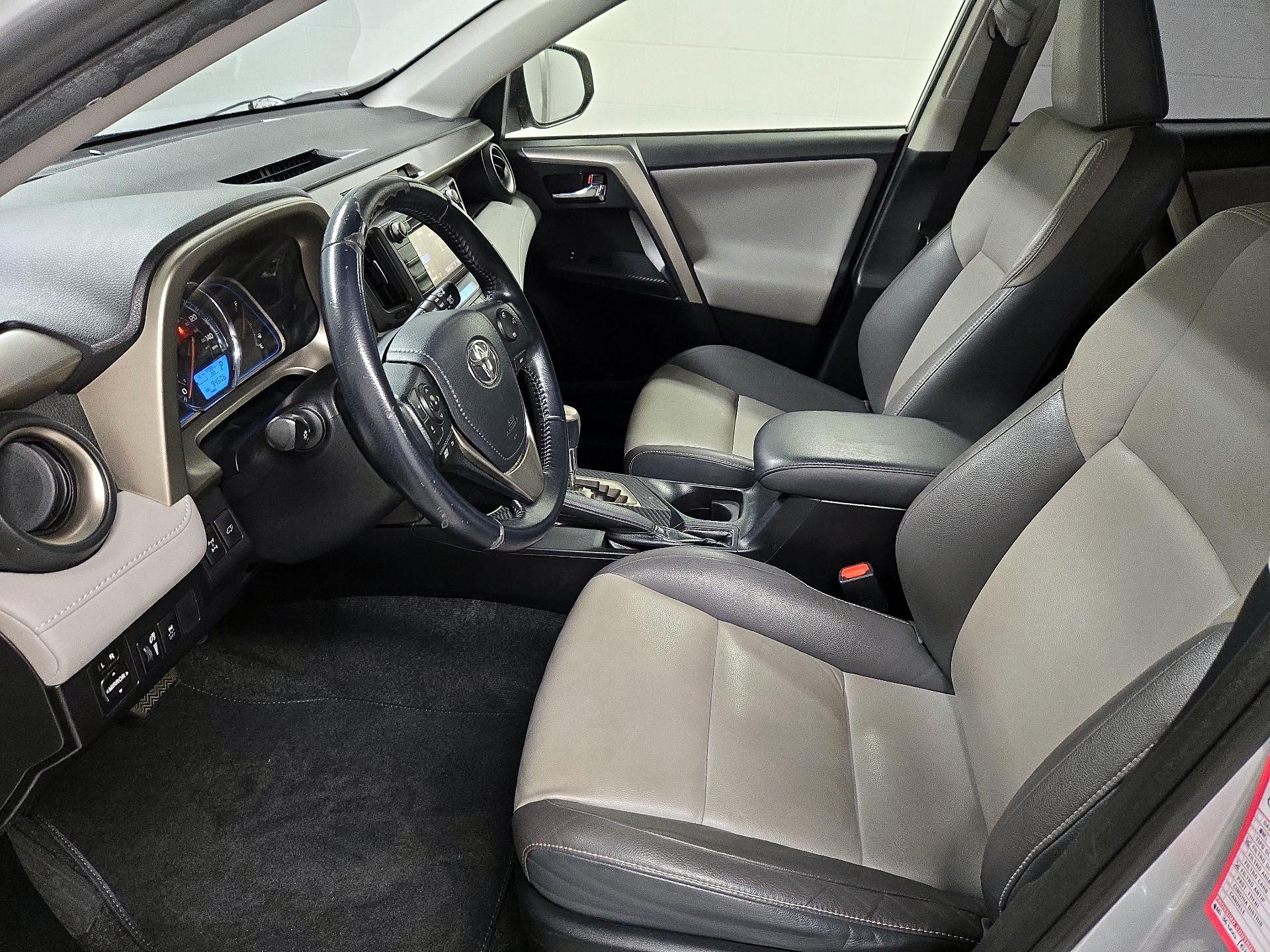 Thumbnail: 2015 Toyota RAV4 - 11
