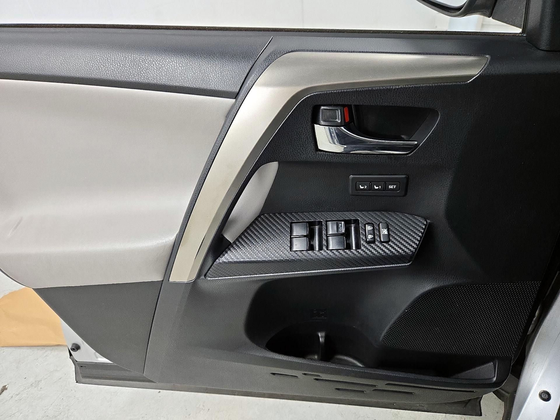 Thumbnail: 2015 Toyota RAV4 - 12