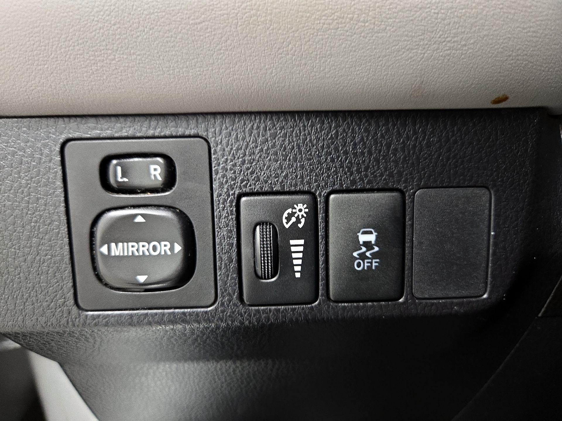 Thumbnail: 2015 Toyota RAV4 - 13