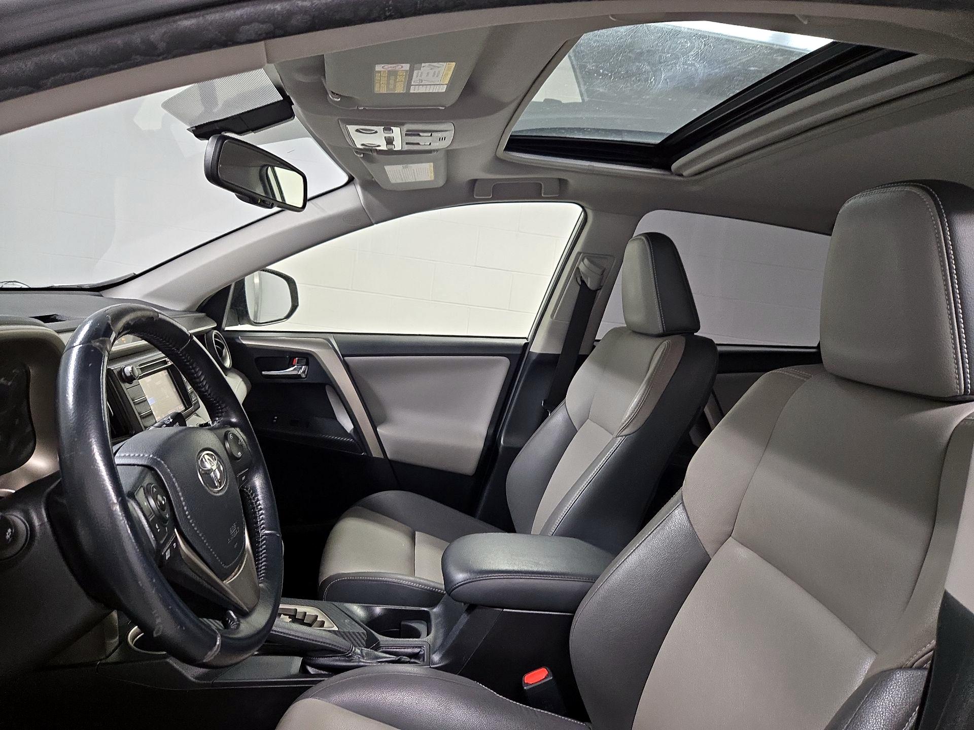 Thumbnail: 2015 Toyota RAV4 - 19