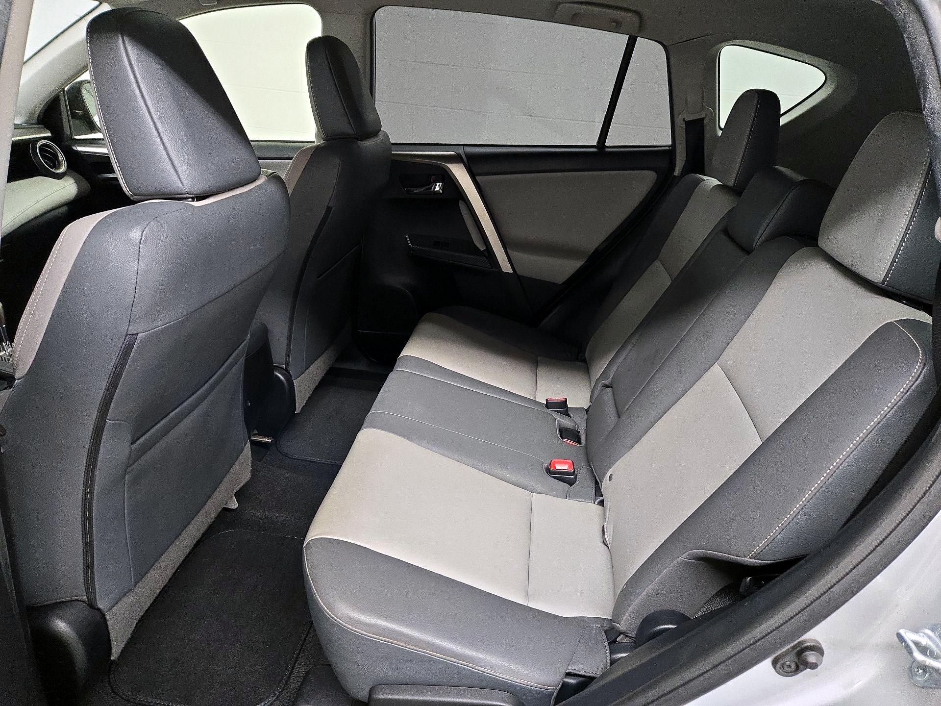 Thumbnail: 2015 Toyota RAV4 - 20