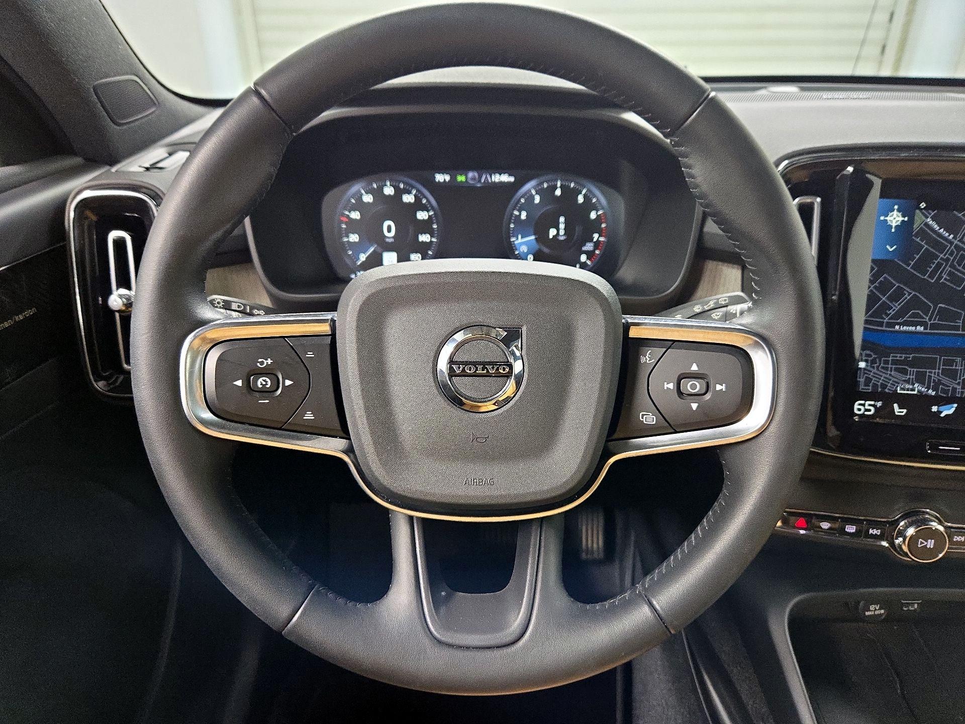 Thumbnail: 2021 Volvo XC40 - 10