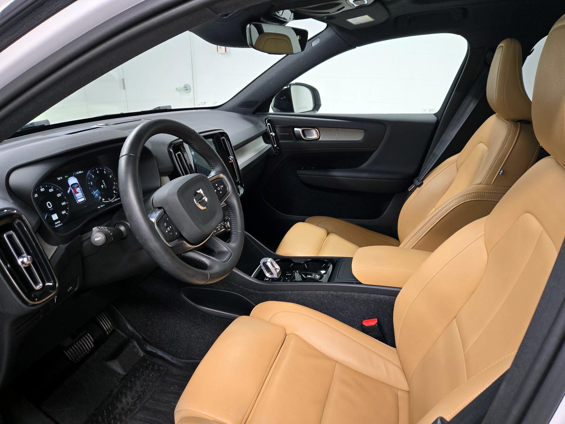 Thumbnail: 2021 Volvo XC40 - 11