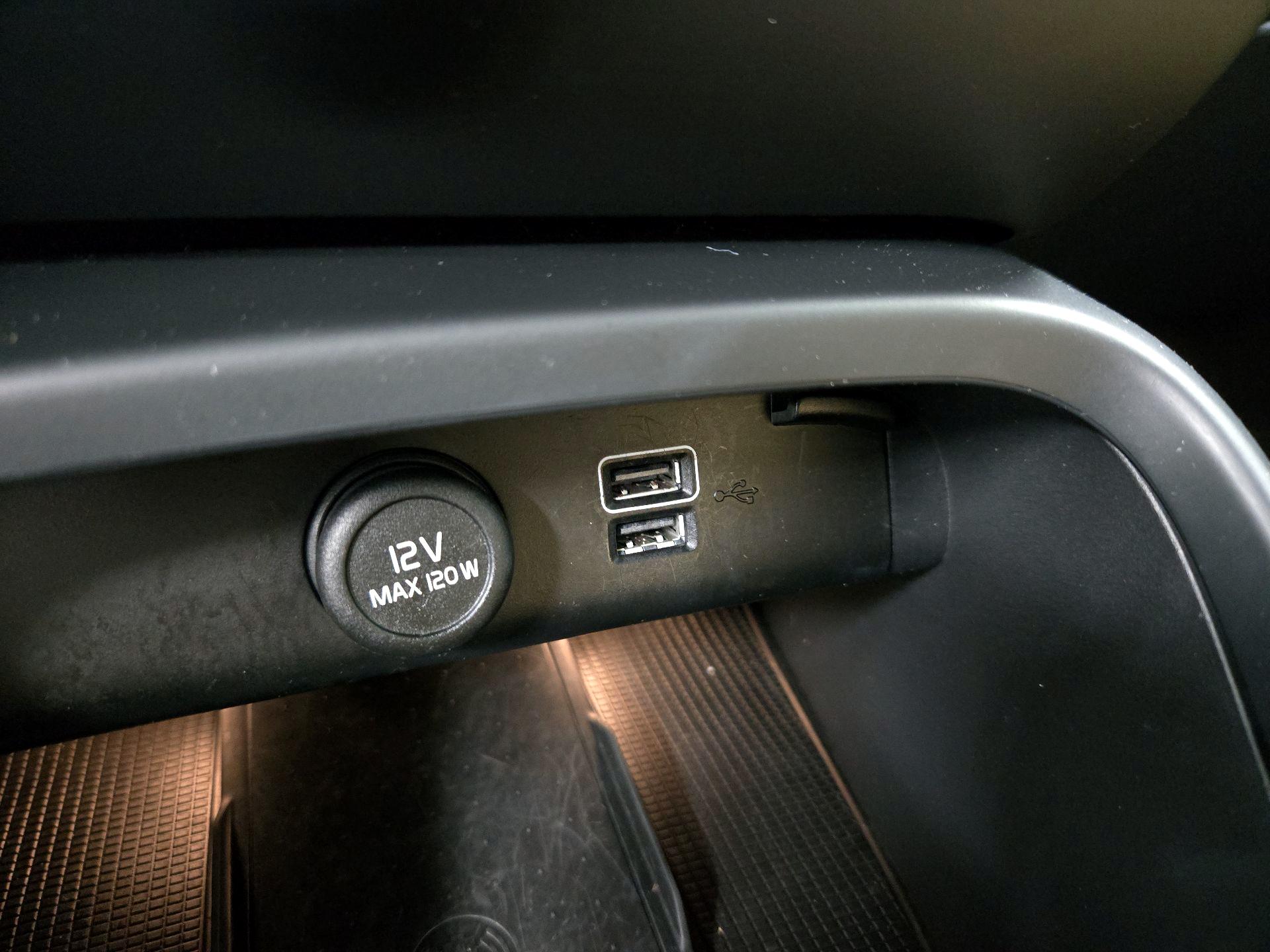 Thumbnail: 2021 Volvo XC40 - 19