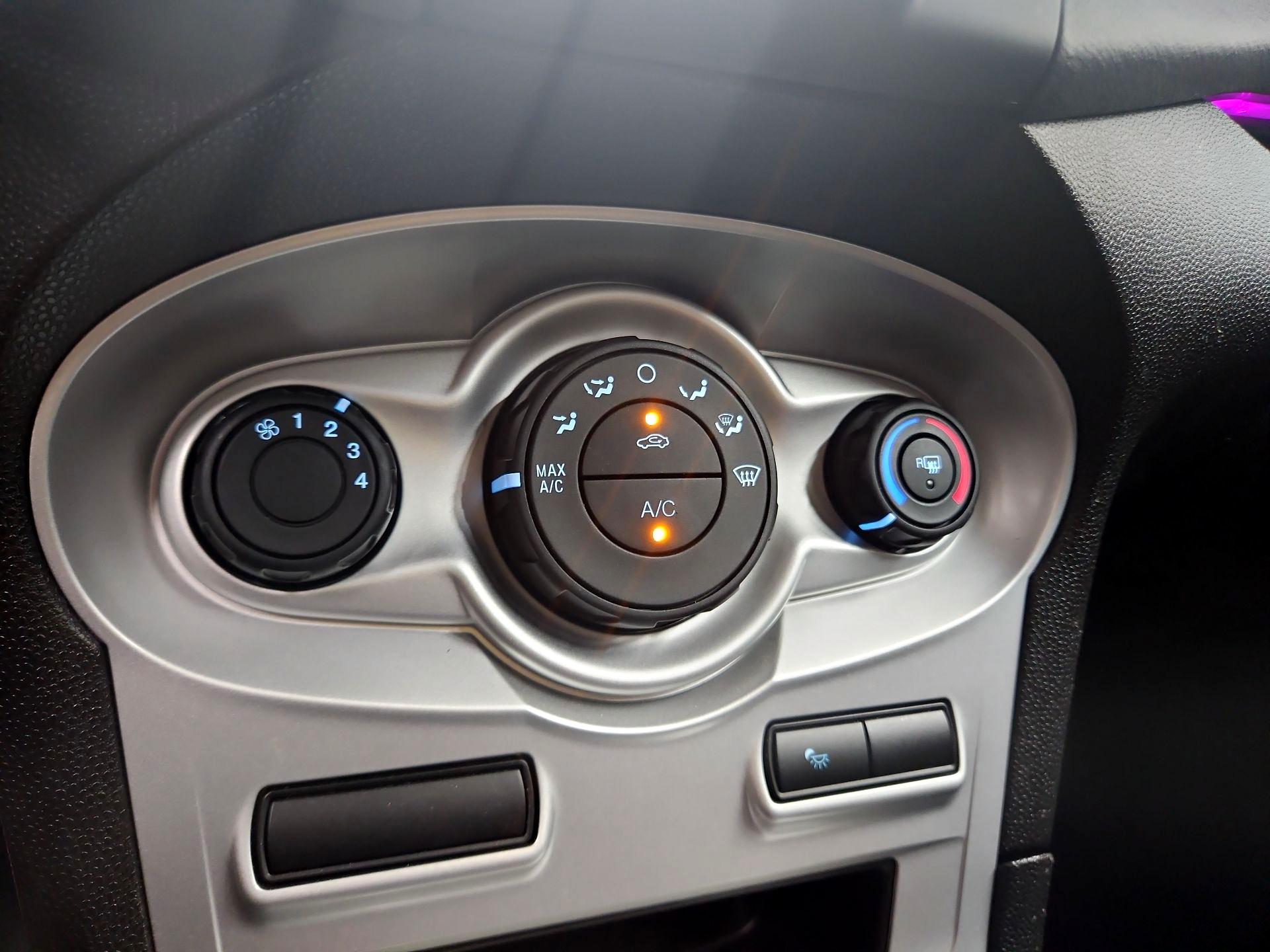 Thumbnail: 2016 Ford Fiesta - 15