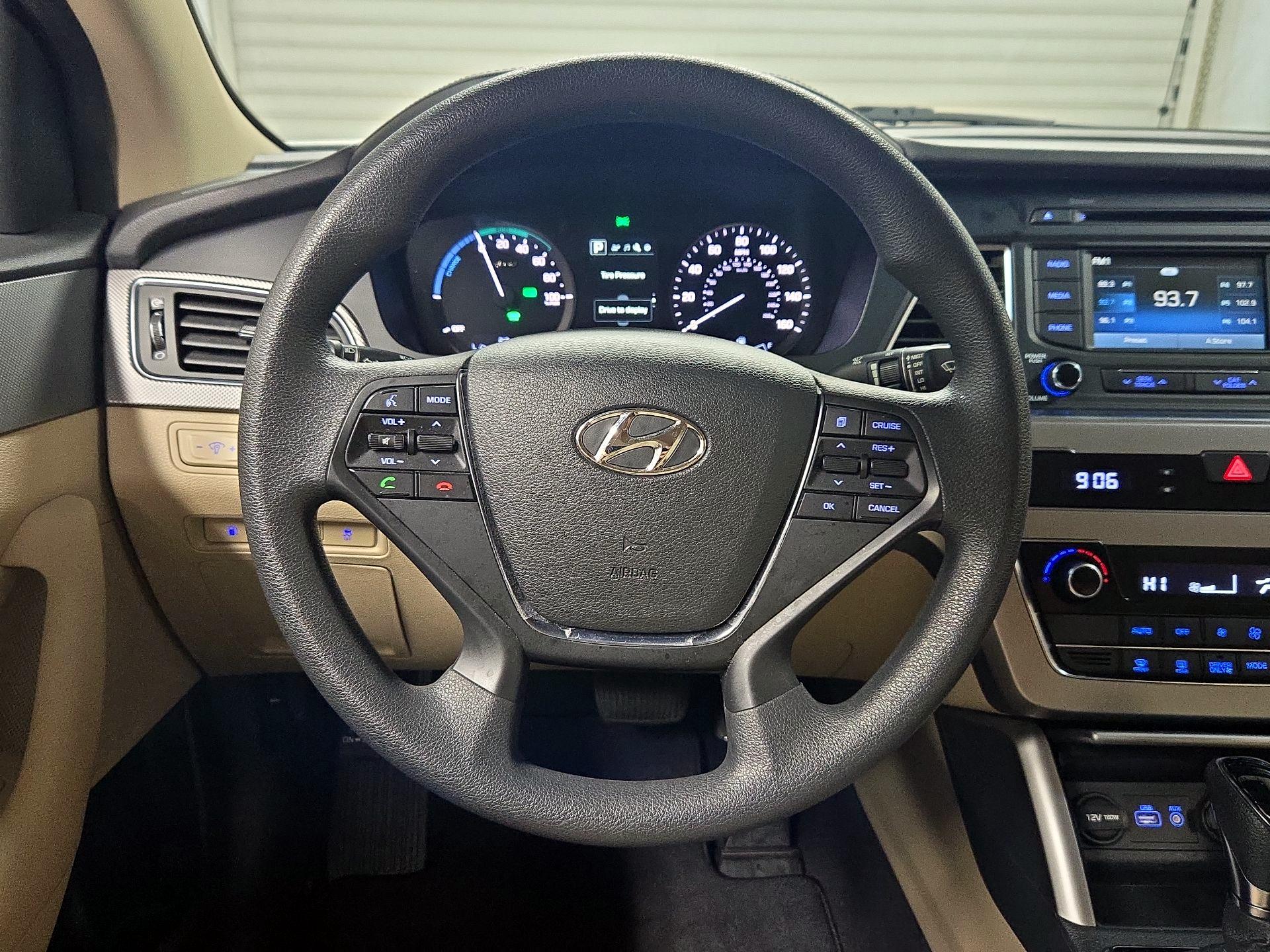 Thumbnail: 2016 Hyundai Sonata - 10