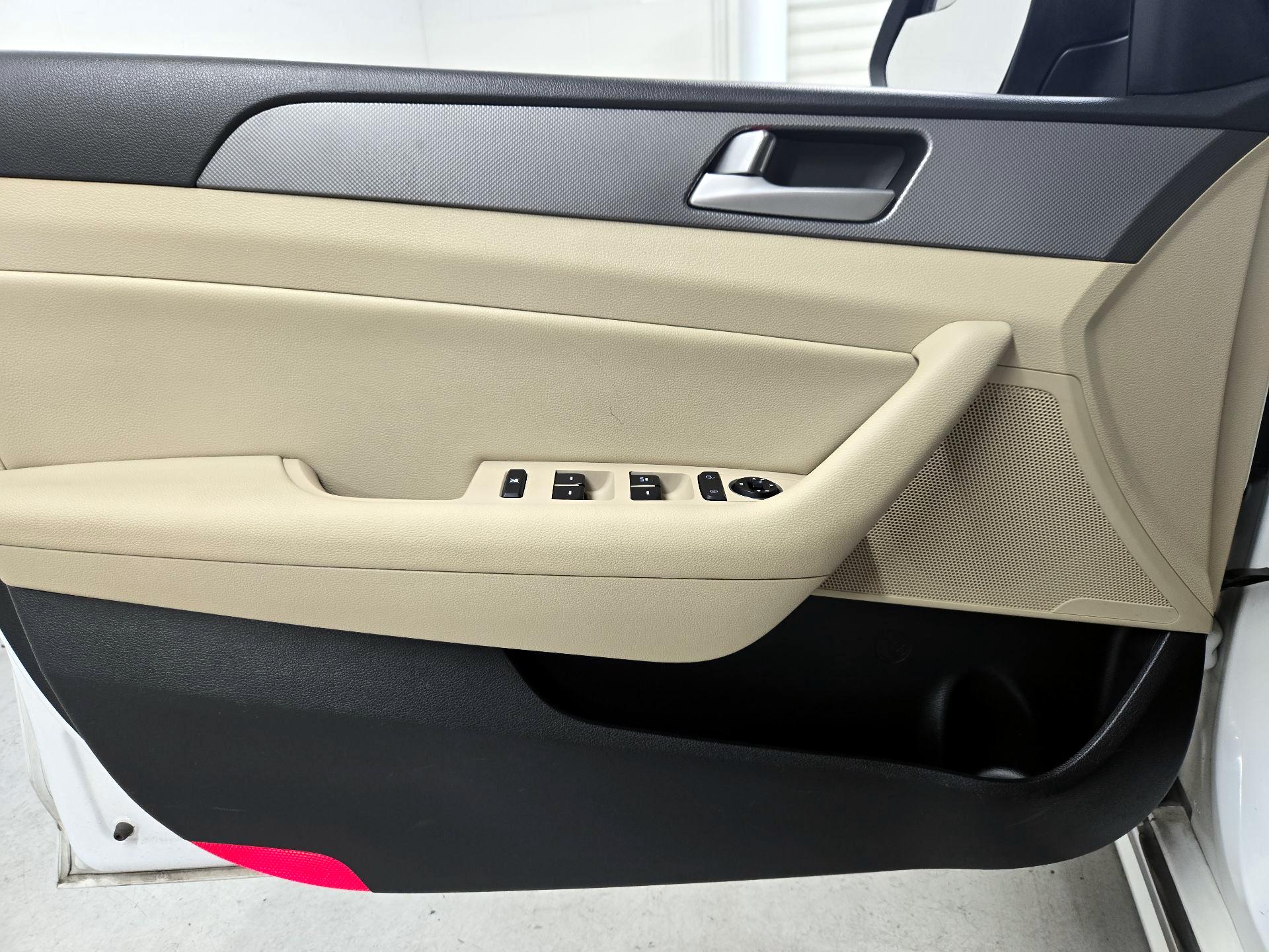 Thumbnail: 2016 Hyundai Sonata - 12