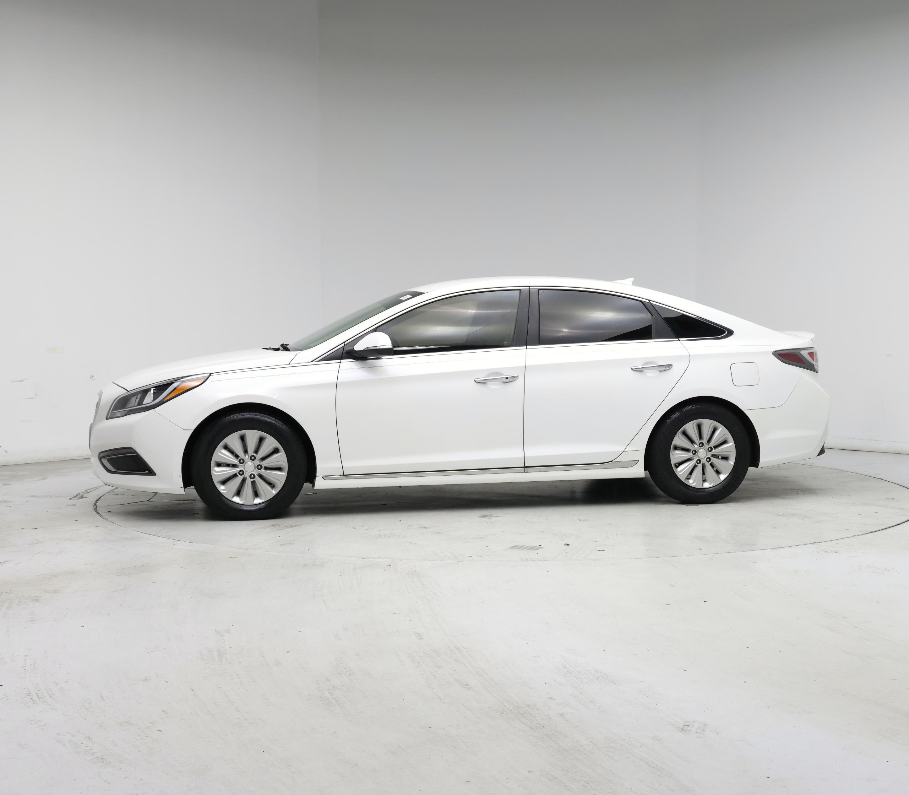 Thumbnail: 2016 Hyundai Sonata - 3