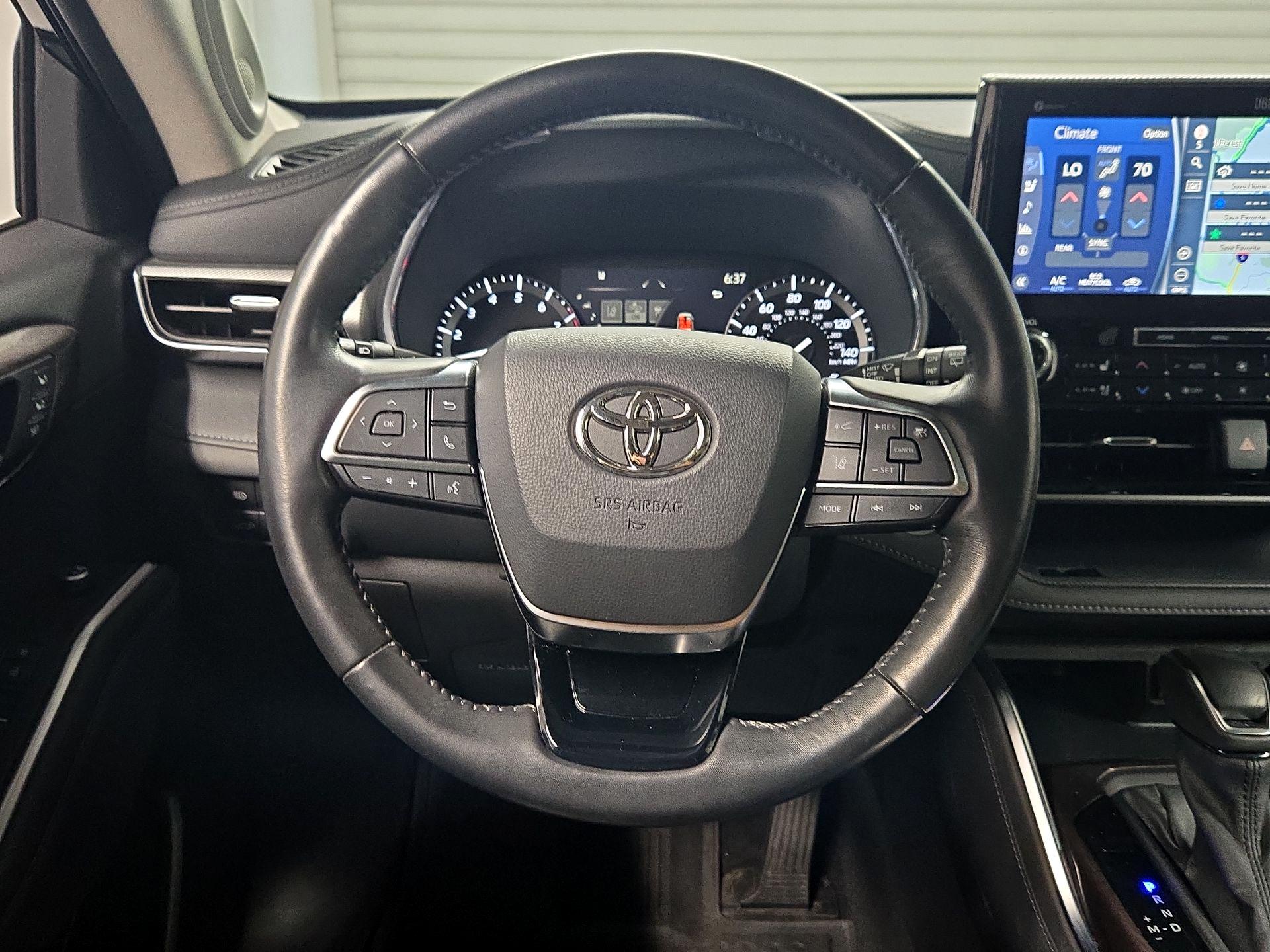 Thumbnail: 2021 Toyota Highlander - 10