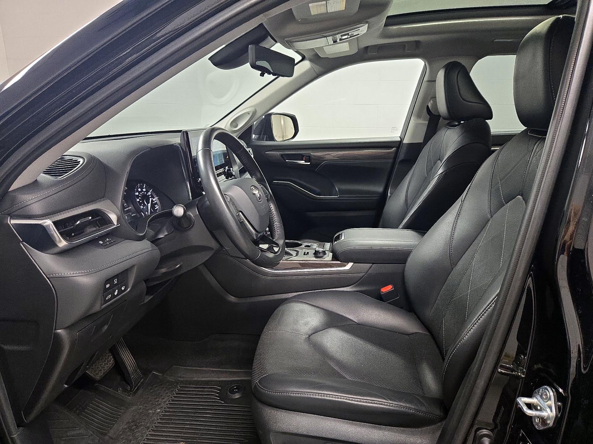 Thumbnail: 2021 Toyota Highlander - 11