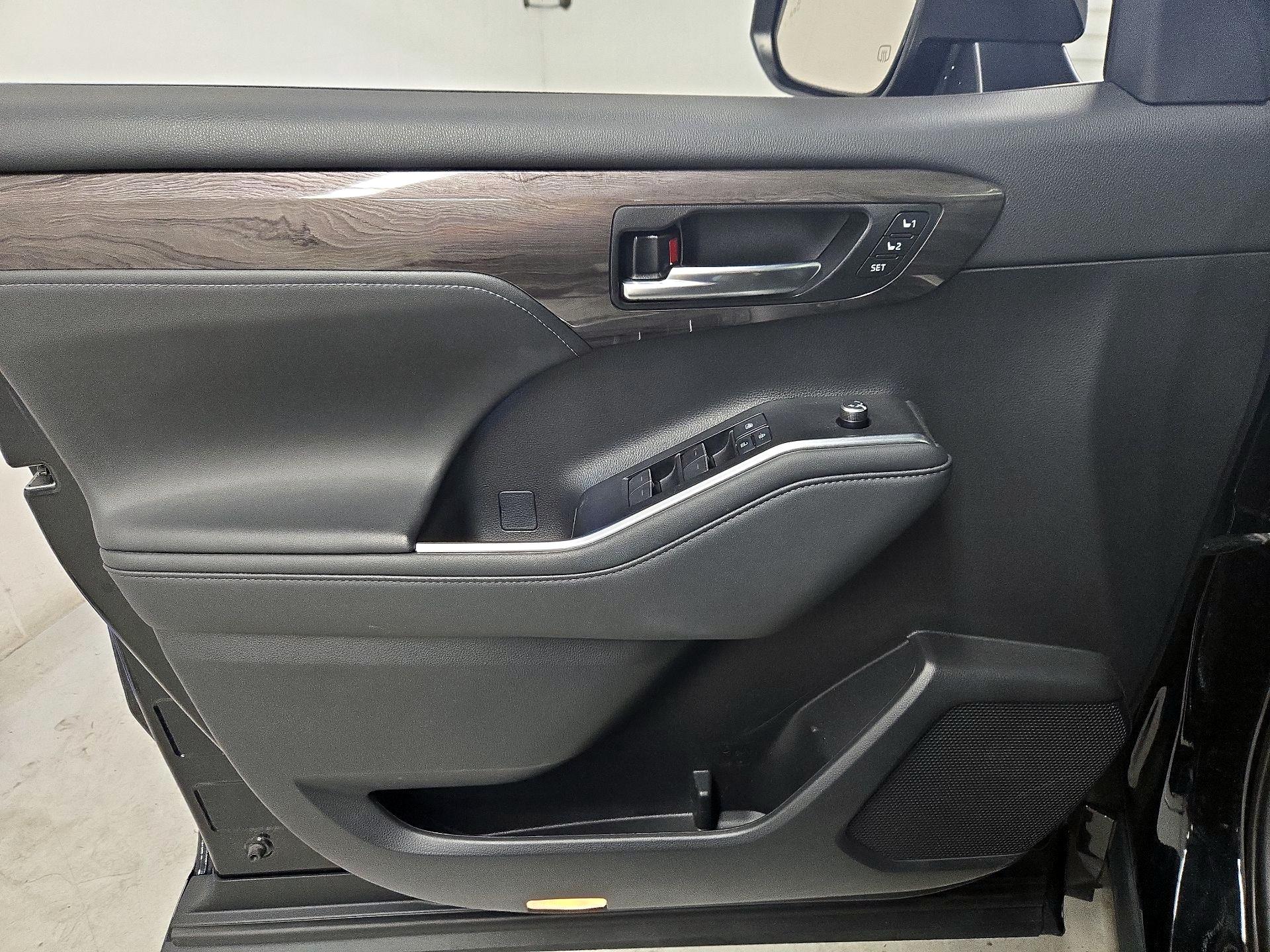 Thumbnail: 2021 Toyota Highlander - 12