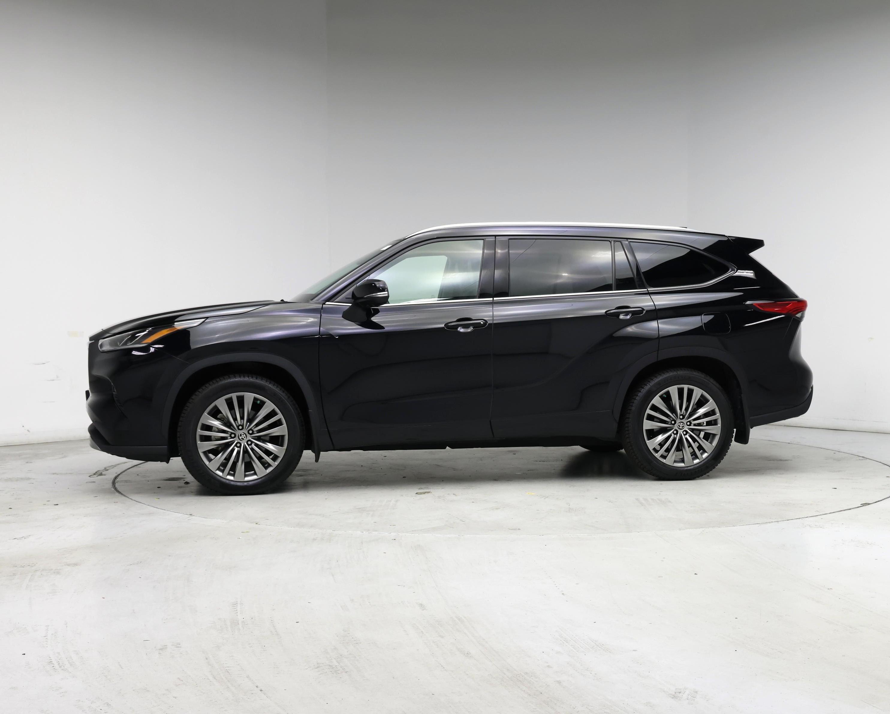 Thumbnail: 2021 Toyota Highlander - 3