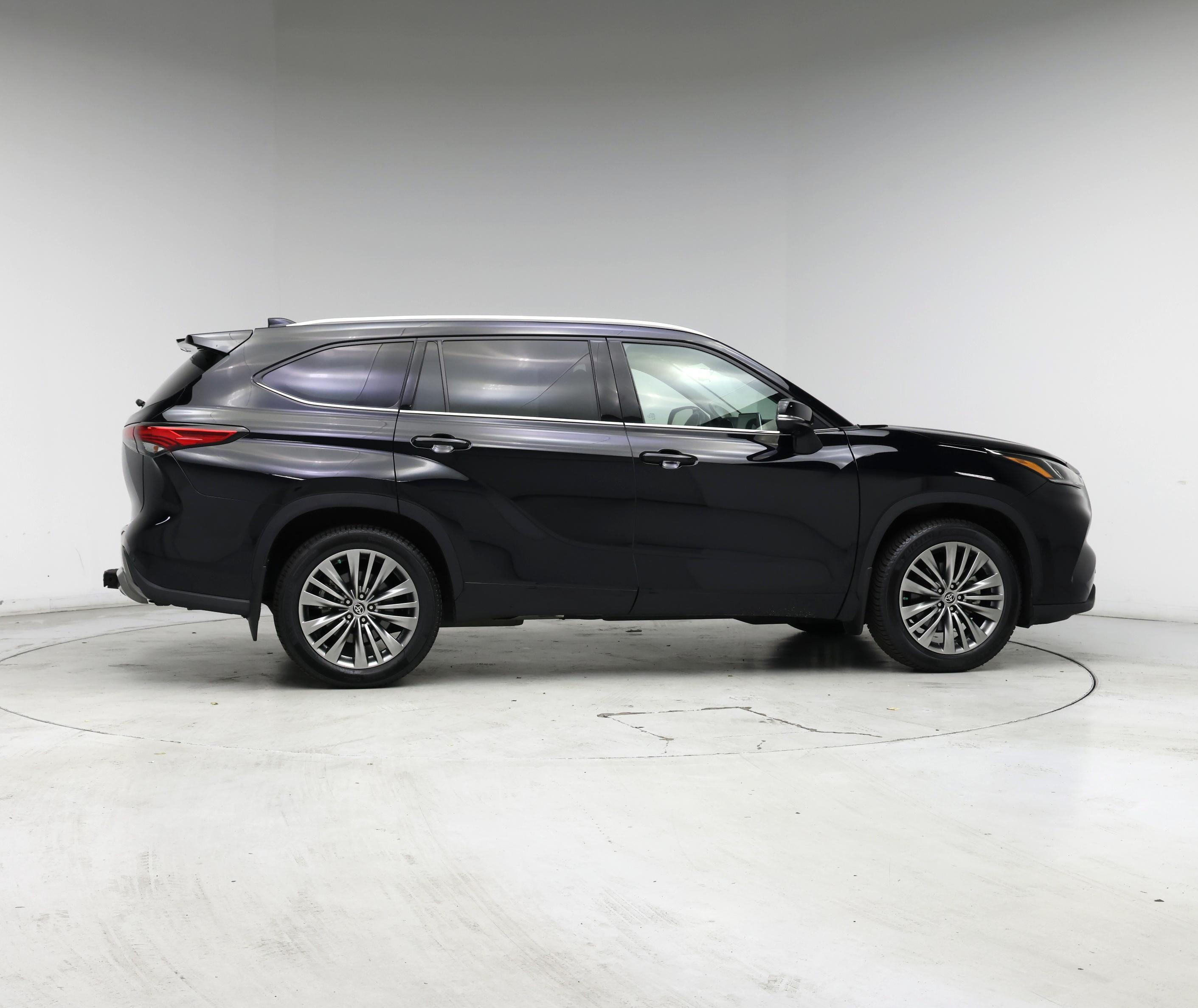 Thumbnail: 2021 Toyota Highlander - 7