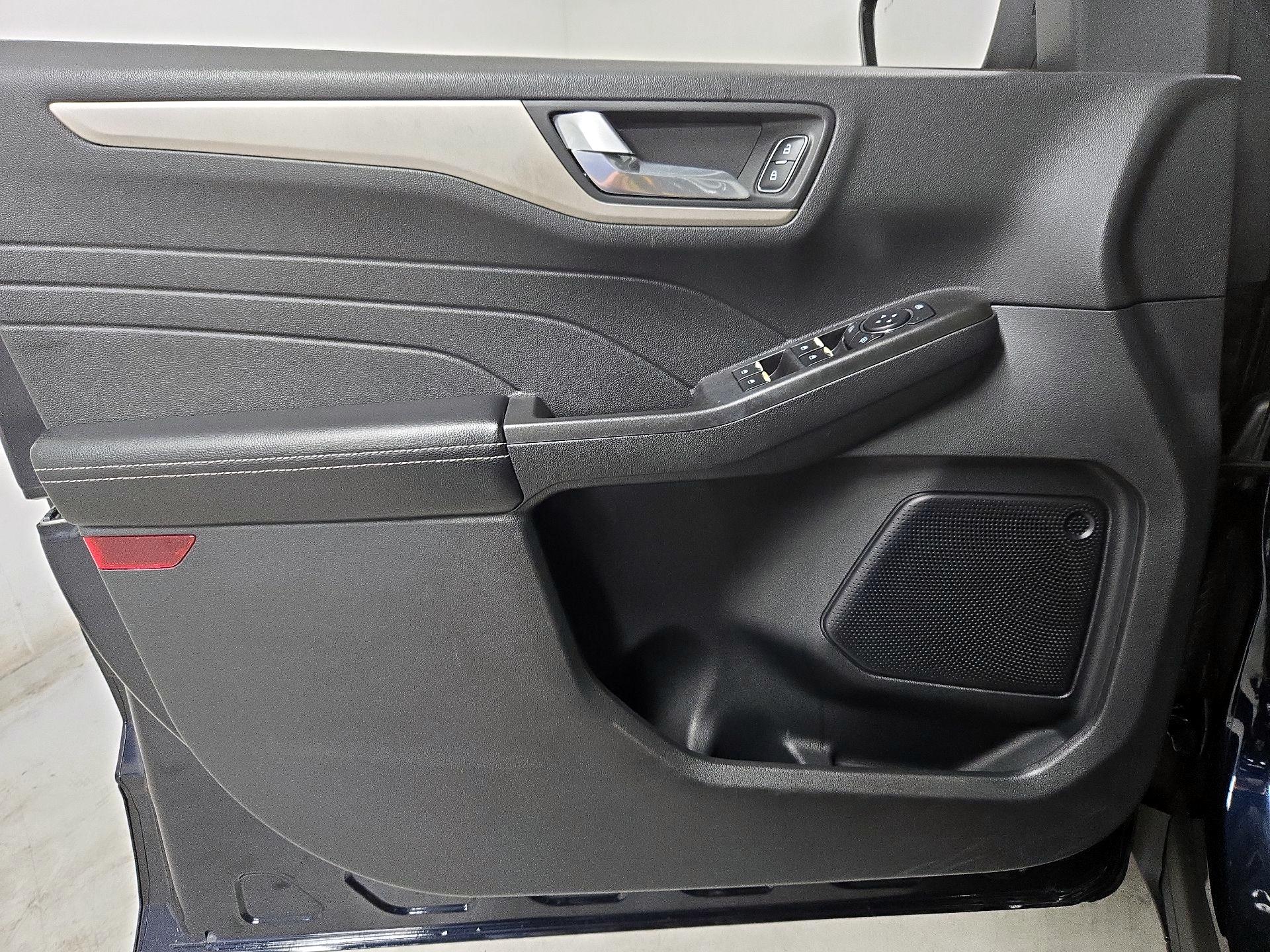 Thumbnail: 2021 Ford Escape - 12