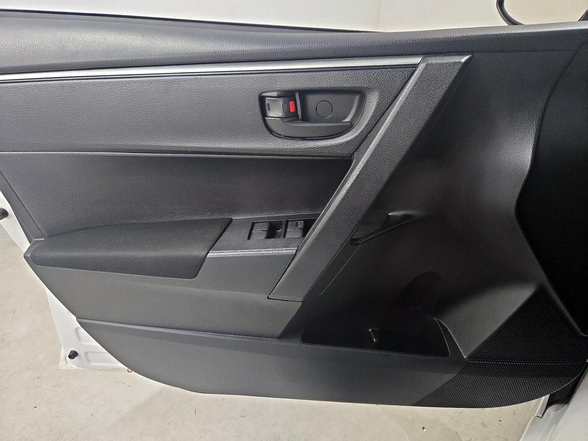 Thumbnail: 2014 Toyota Corolla - 12