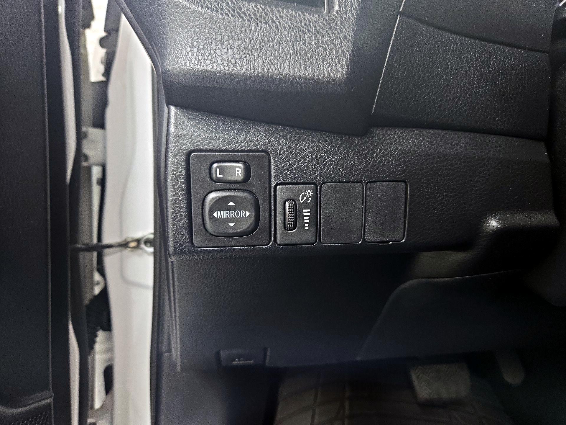 Thumbnail: 2014 Toyota Corolla - 13